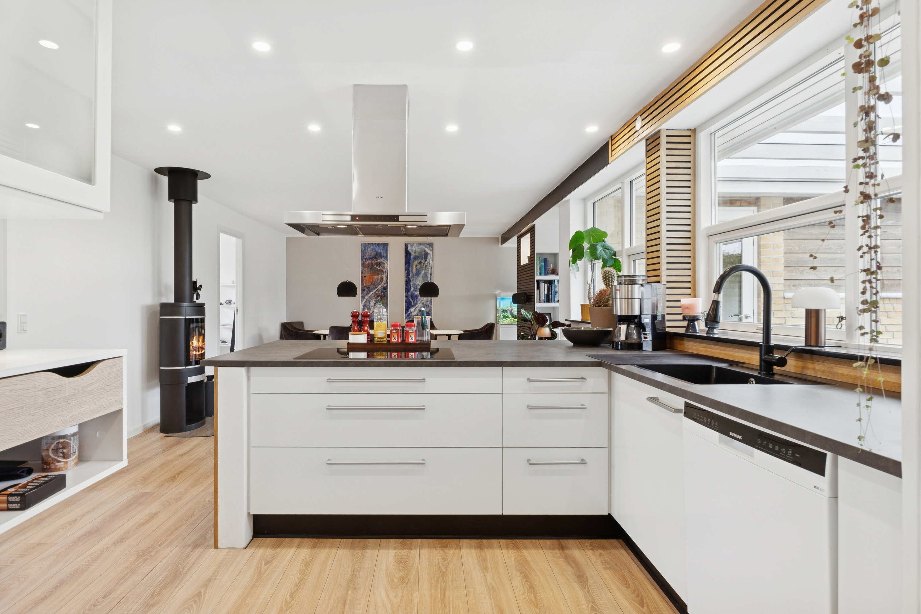 Fremhævet køkken billede i fuldskærmstilstand. Billede af Morelvej 65, Sanderum, 5250 Odense SV