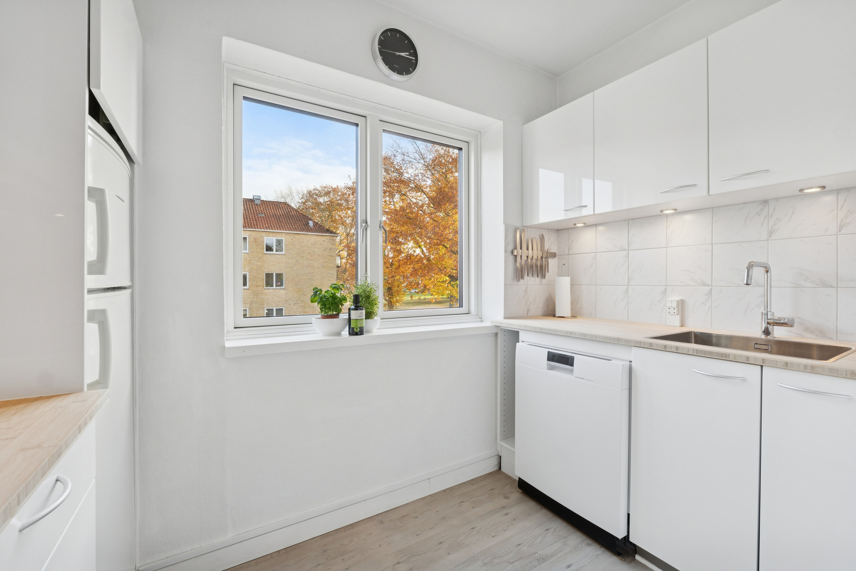 Fremhævet køkken billede i fuldskærmstilstand. Billede af Frederiksdalsvej 105E, 1. th., 2830 Virum