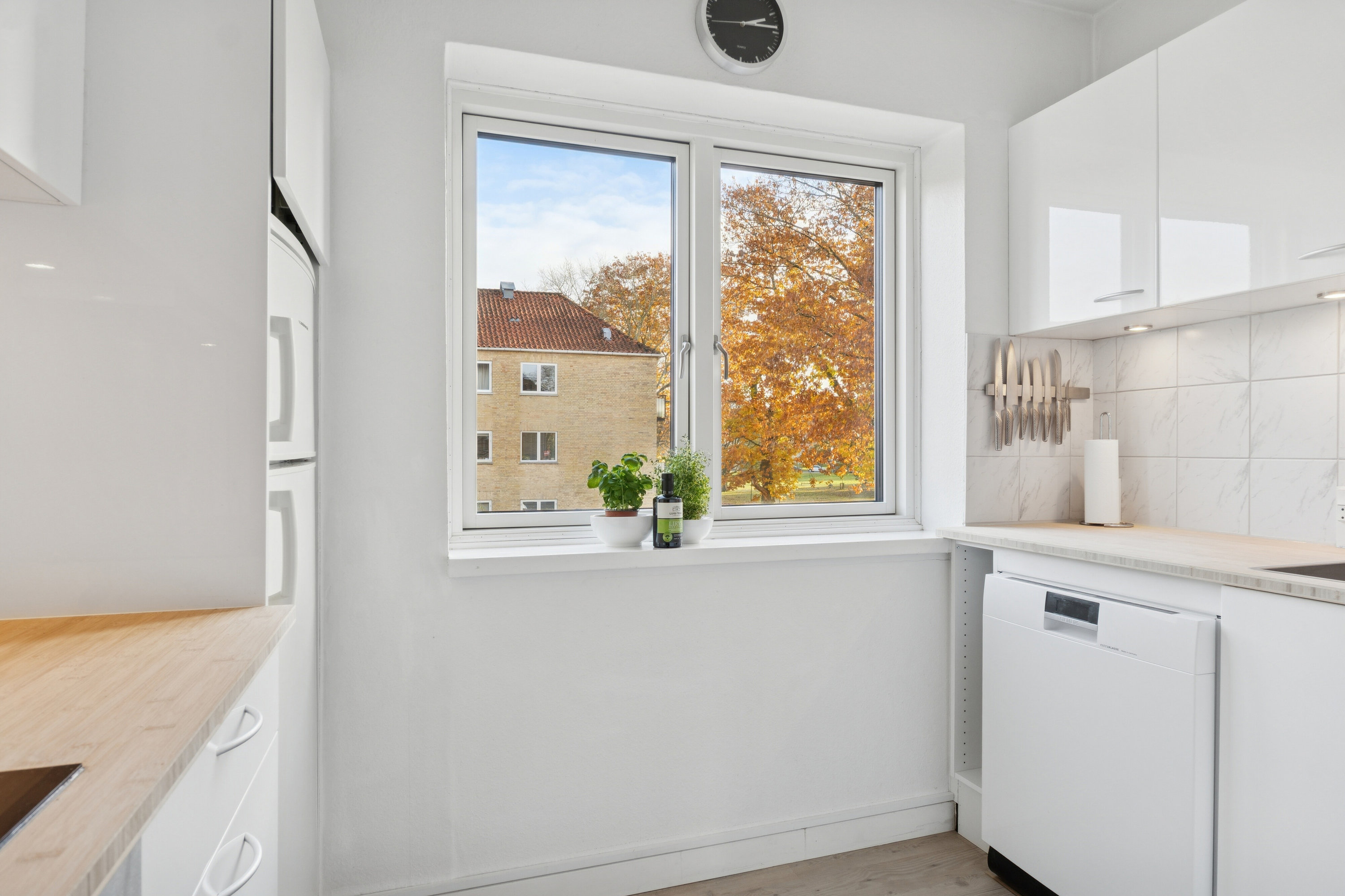 Fremhævet køkken billede i fuldskærmstilstand. Billede af Frederiksdalsvej 105E, 1. th., 2830 Virum