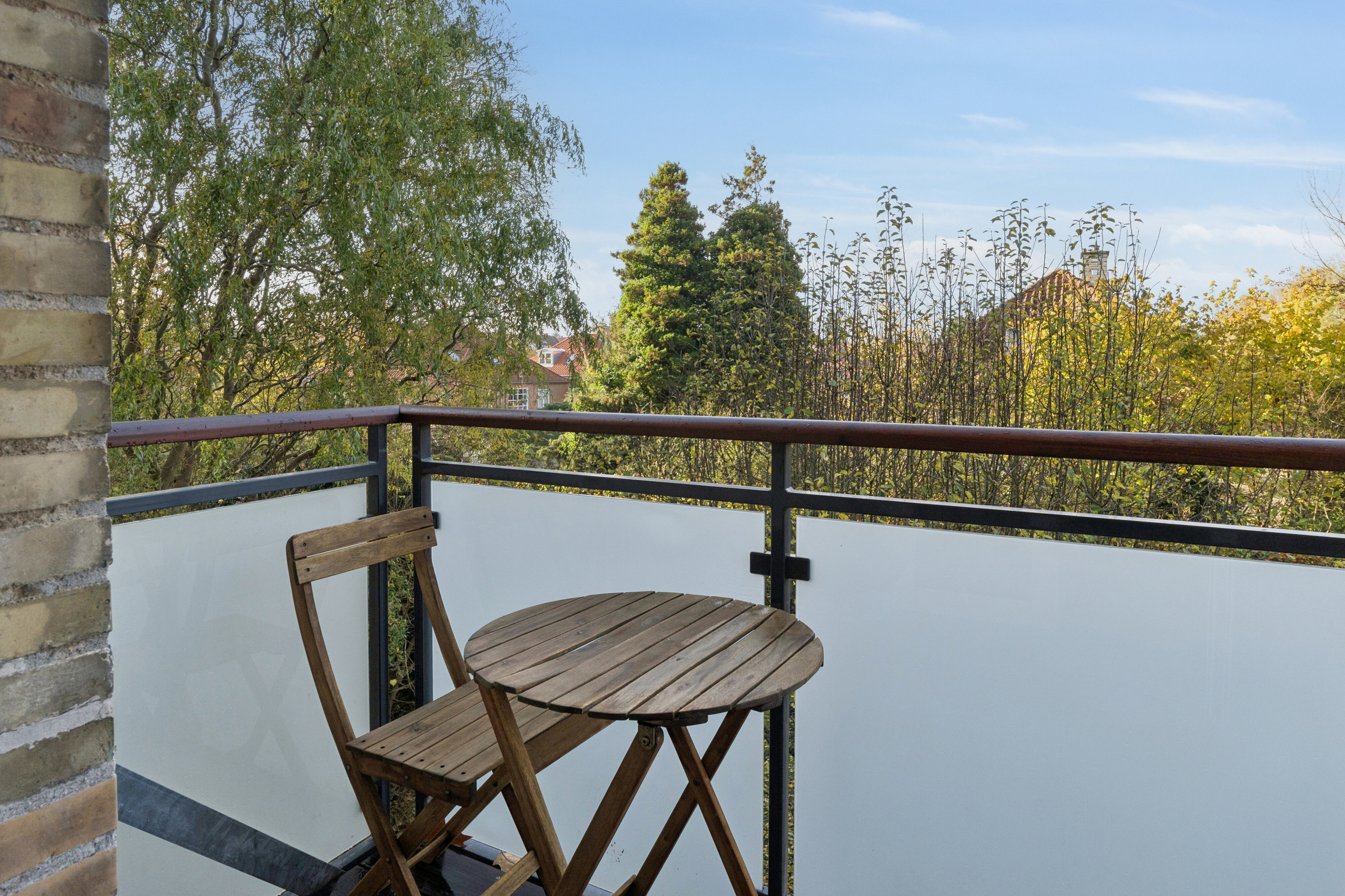 Miniaturebillede 1: altan. Billede af Frederiksdalsvej 105E, 1. th., 2830 Virum