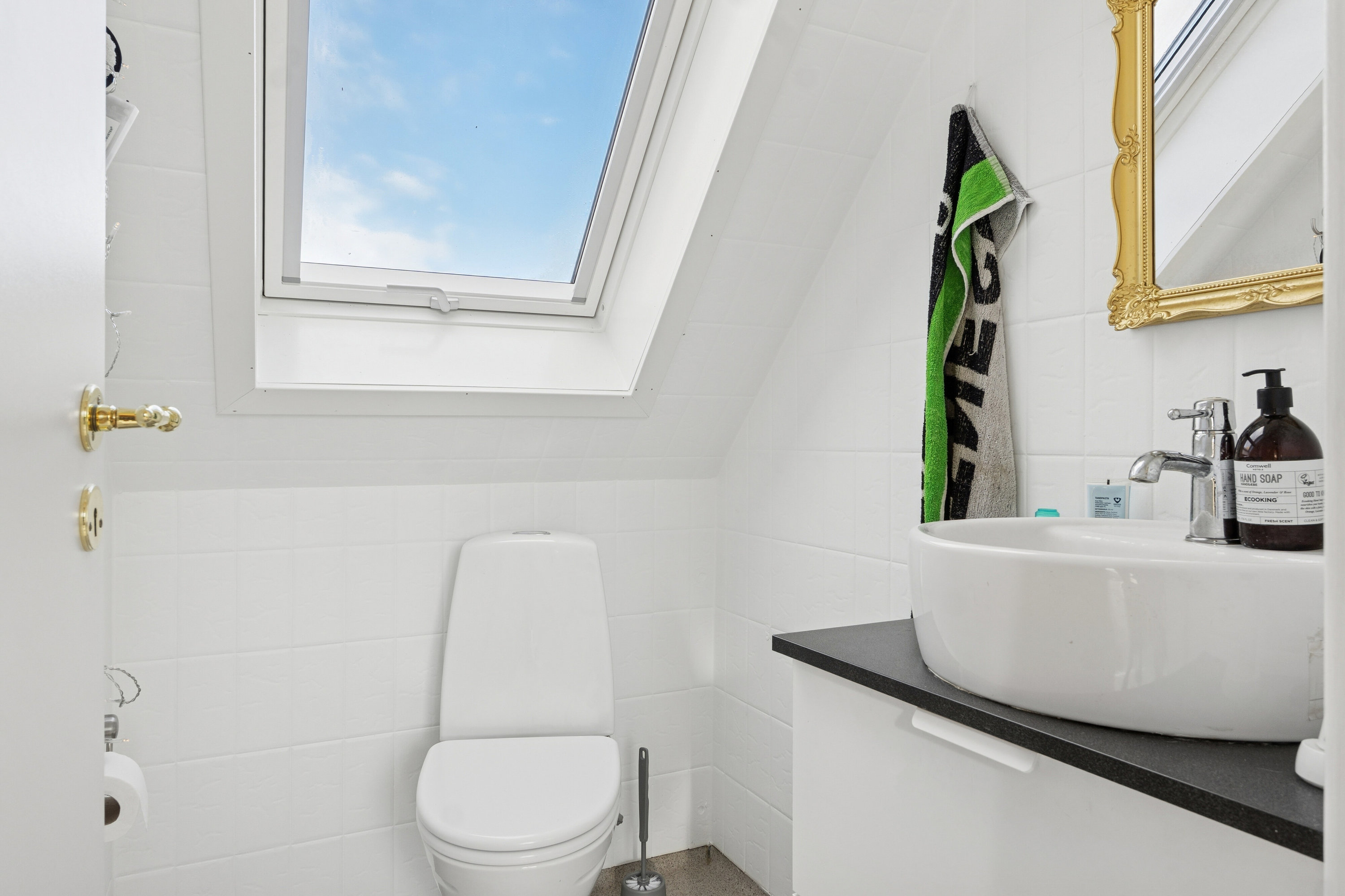 Fremhævet toilet billede i fuldskærmstilstand. Billede af Bildsøvej 4, Bildsø, 4200 Slagelse