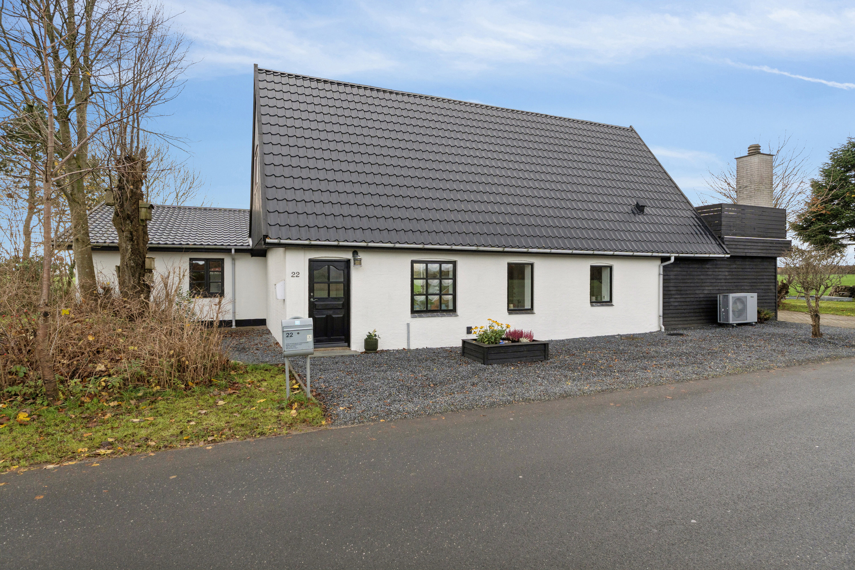 Miniaturebillede 1: set fra vejen. Billede af Sinding Hedevej 22, 8600 Silkeborg