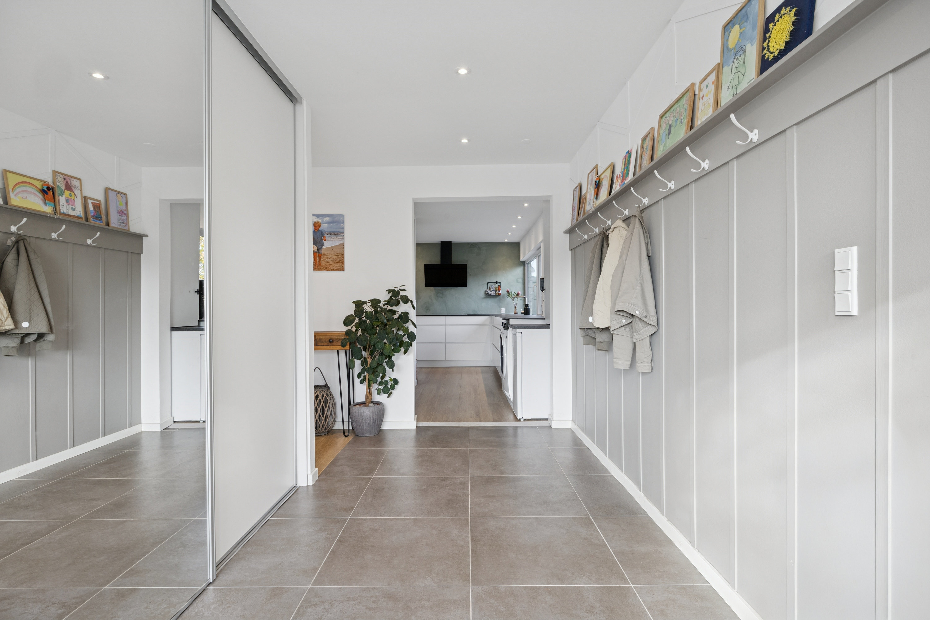 Fremhævet gang billede i fuldskærmstilstand. Billede af Toftholmsvej 18, 2690 Karlslunde