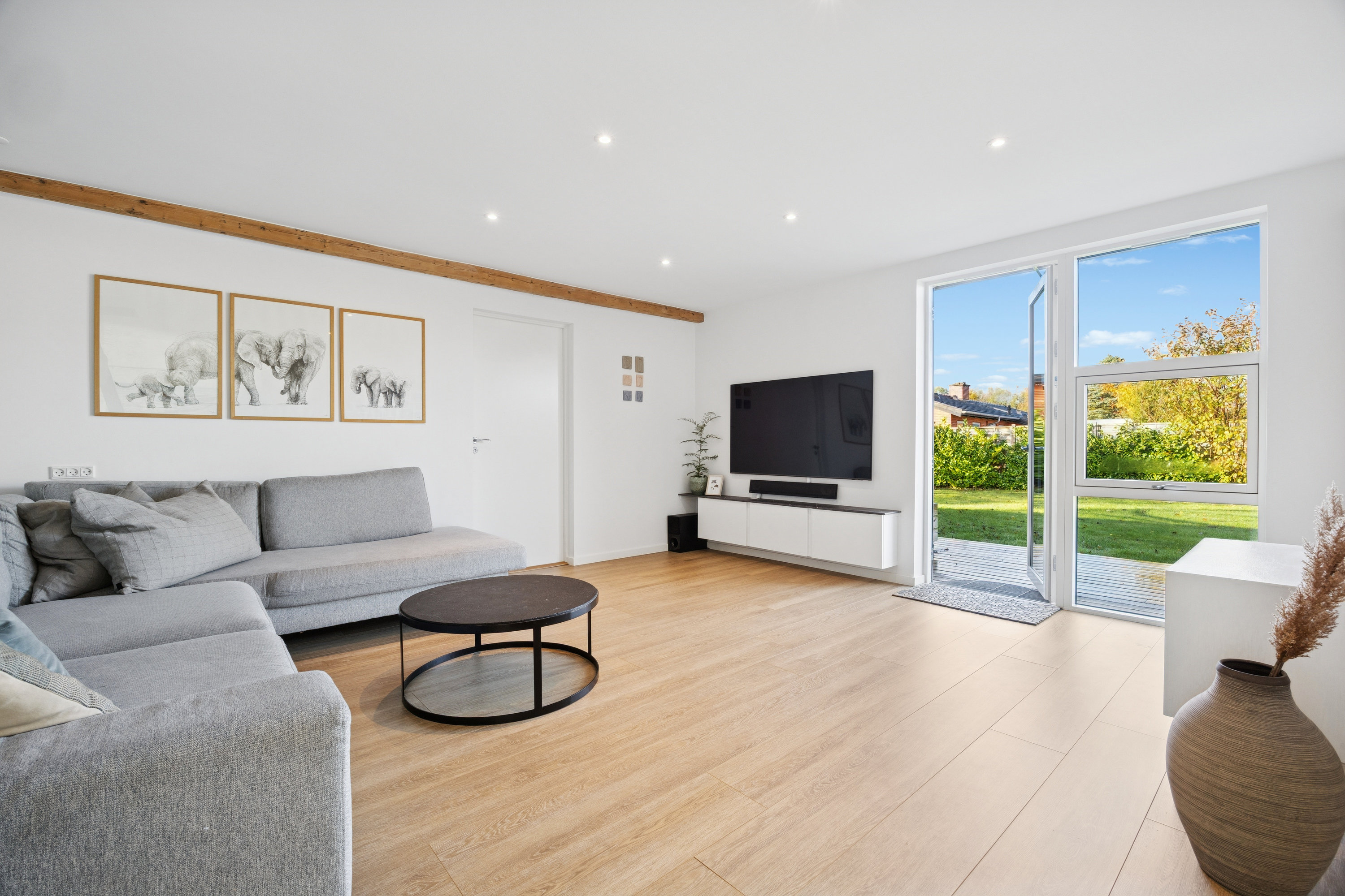 Fremhævet stue billede i fuldskærmstilstand. Billede af Toftholmsvej 18, 2690 Karlslunde