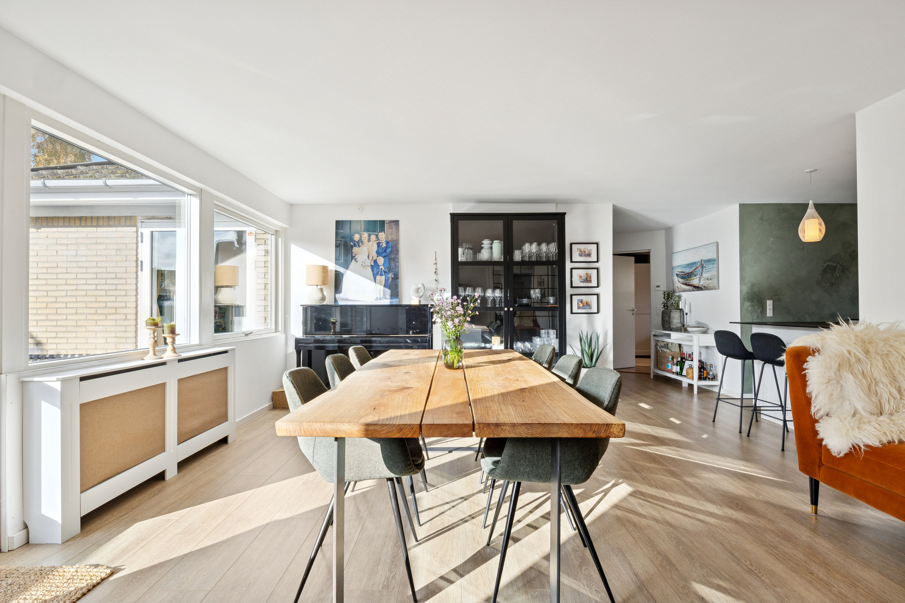 Fremhævet stue billede i fuldskærmstilstand. Billede af Toftholmsvej 18, 2690 Karlslunde