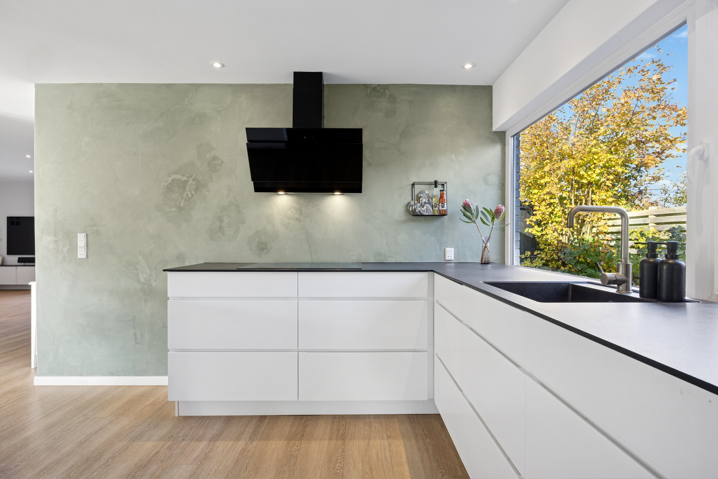 Fremhævet køkken billede i fuldskærmstilstand. Billede af Toftholmsvej 18, 2690 Karlslunde