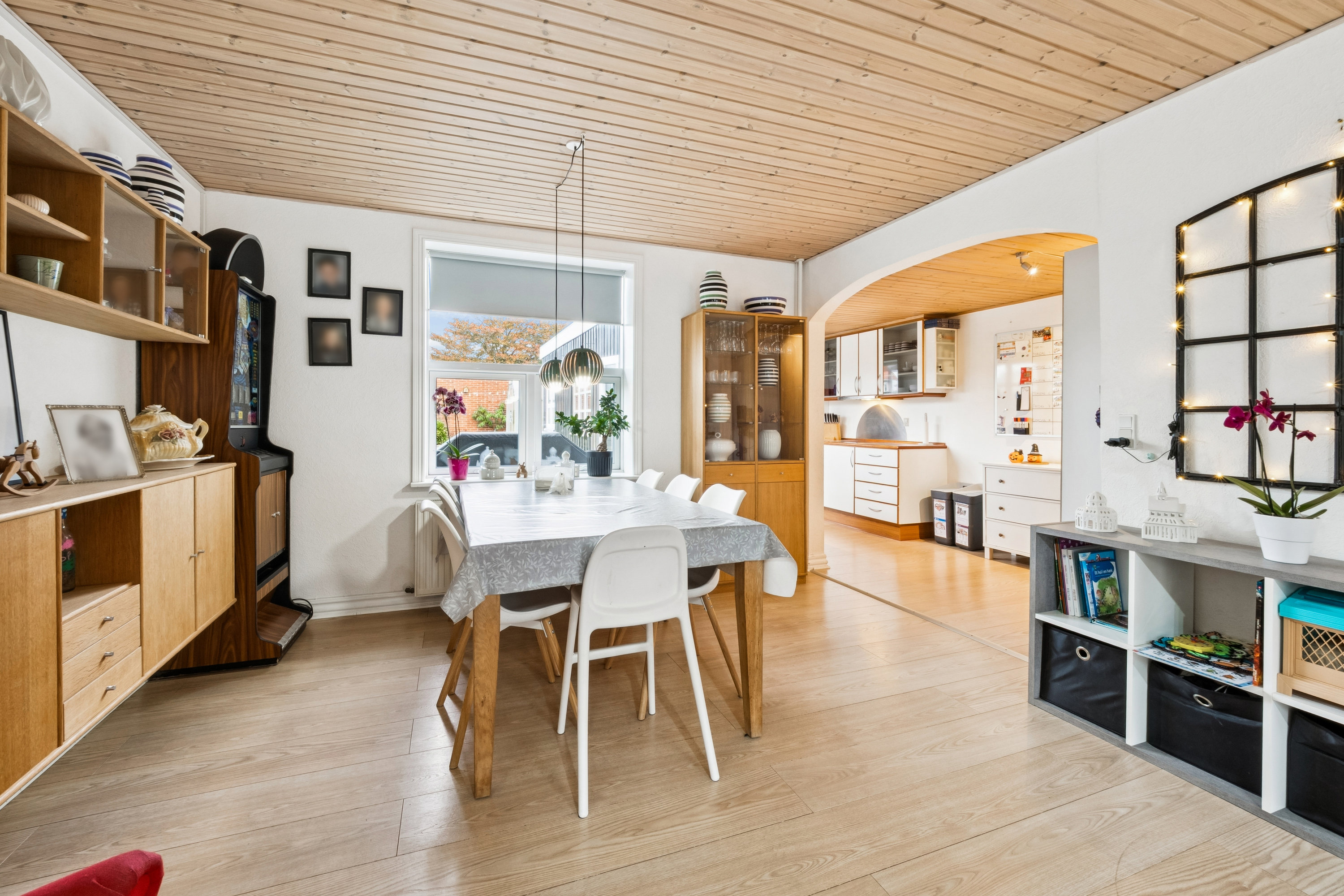 Fremhævet stue billede i fuldskærmstilstand. Billede af Frederiksvej 19, 7900 Nykøbing M