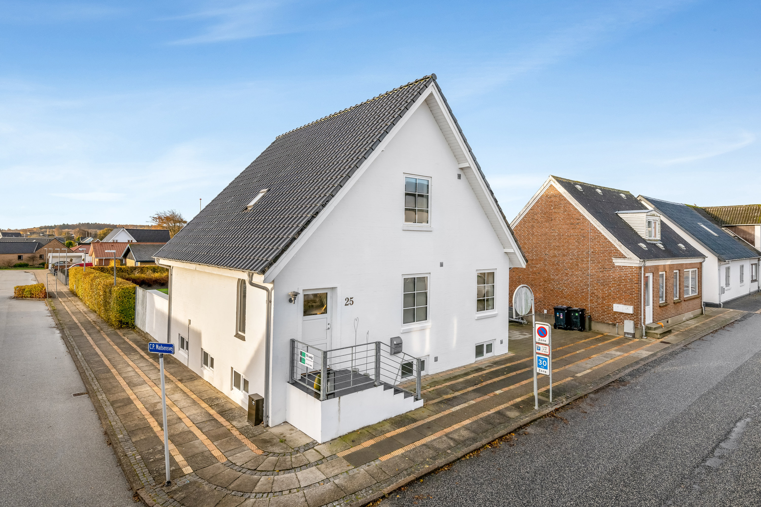 Fremhævet facade billede i fuldskærmstilstand. Billede af Gl Kongevej 25, 6920 Videbæk