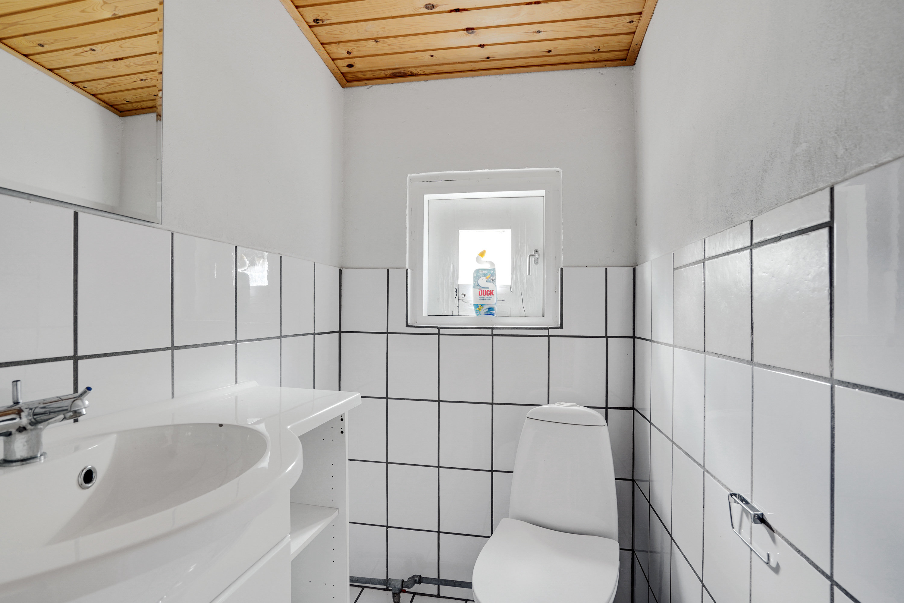 Fremhævet toilet udhus billede i fuldskærmstilstand. Billede af Overgade 15, 9800 Hjørring