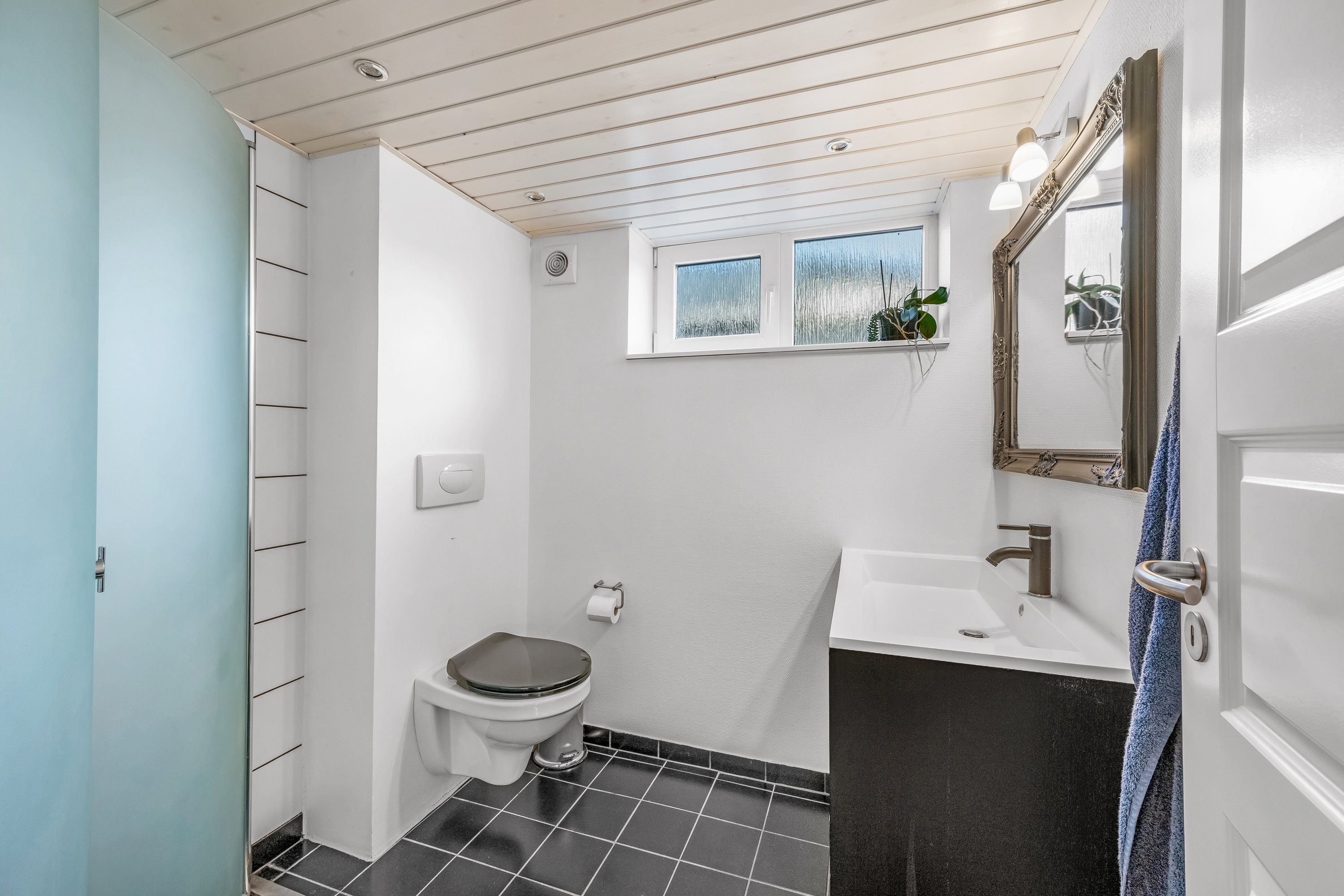 Fremhævet badeværelse billede i fuldskærmstilstand. Billede af Gl Kongevej 25, 6920 Videbæk