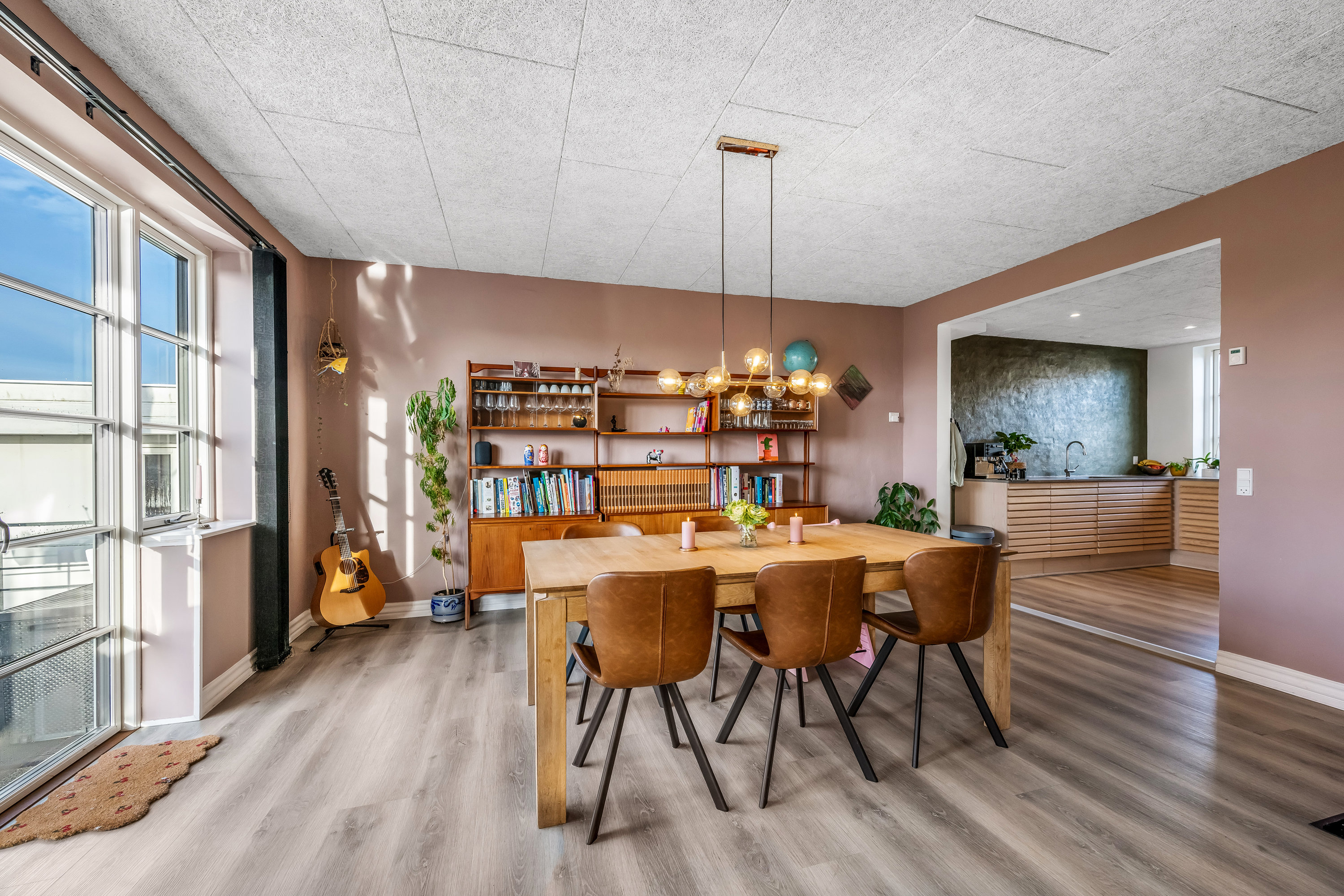 Fremhævet spisestue billede i fuldskærmstilstand. Billede af Gl Kongevej 25, 6920 Videbæk