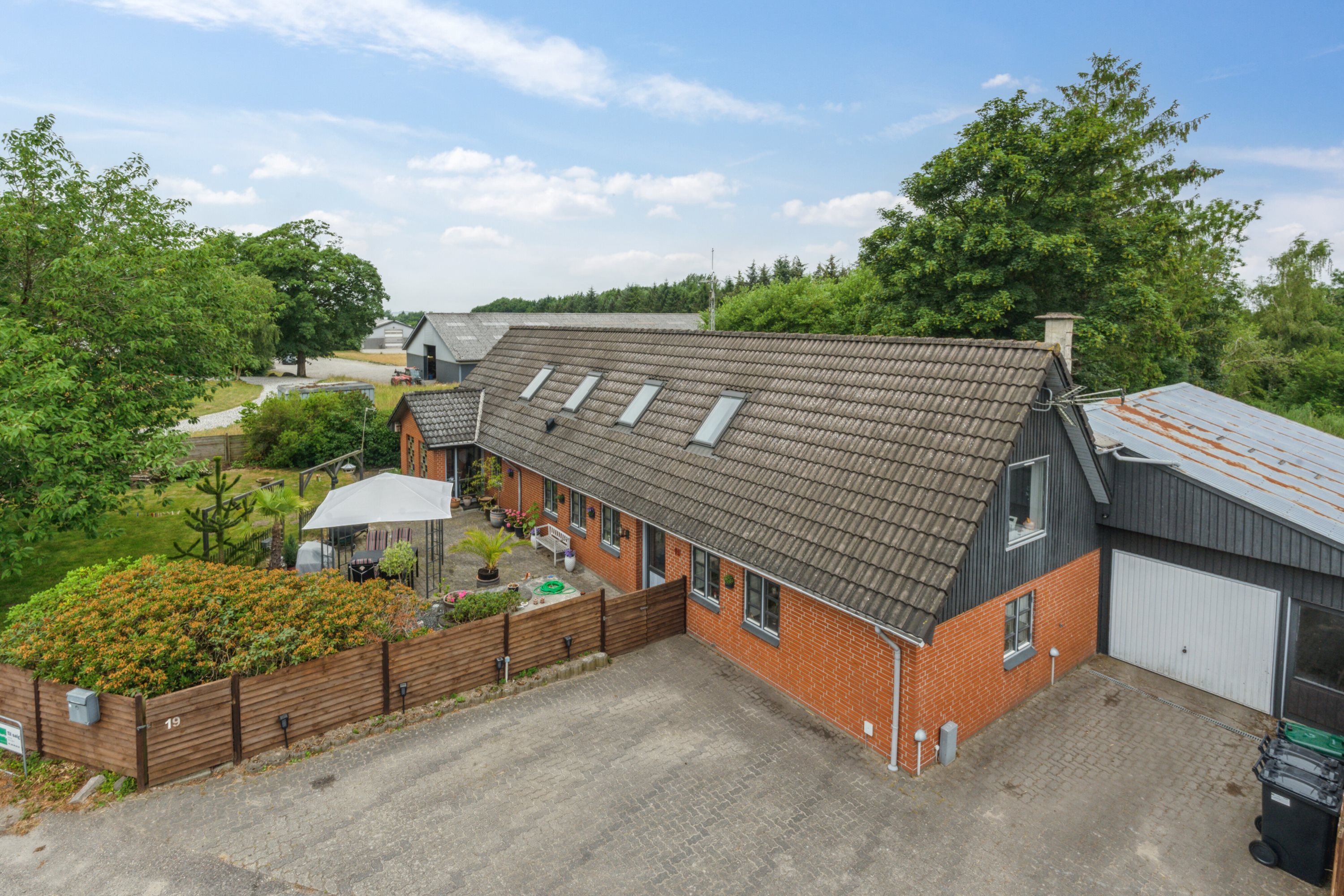 Fremhævet set fra vejen billede i fuldskærmstilstand. Billede af Stougårdsvej 19, Vidstrup, 8860 Ulstrup