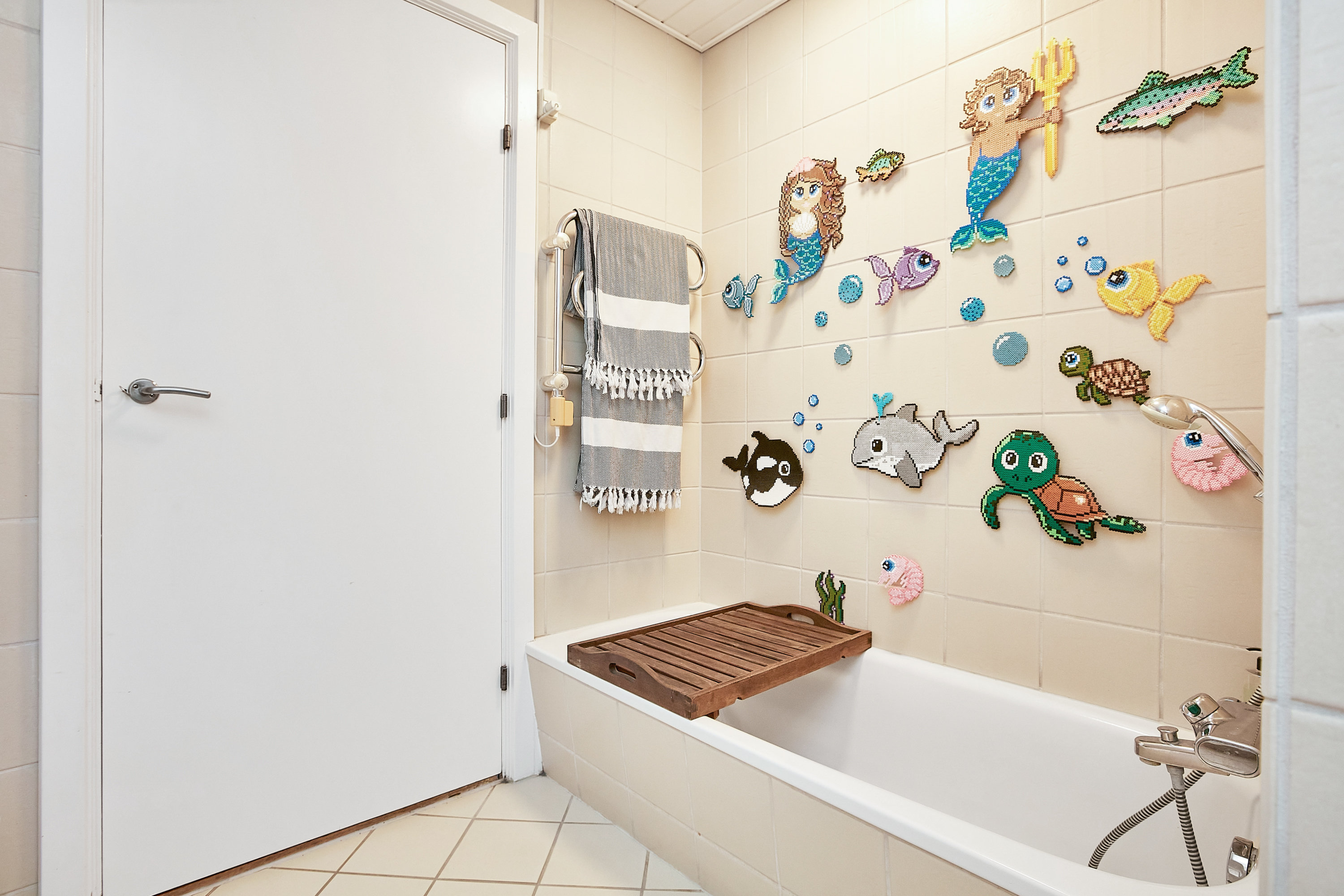 Fremhævet badeværelse billede i fuldskærmstilstand. Billede af Bakkegårdsparken 4, 7171 Uldum