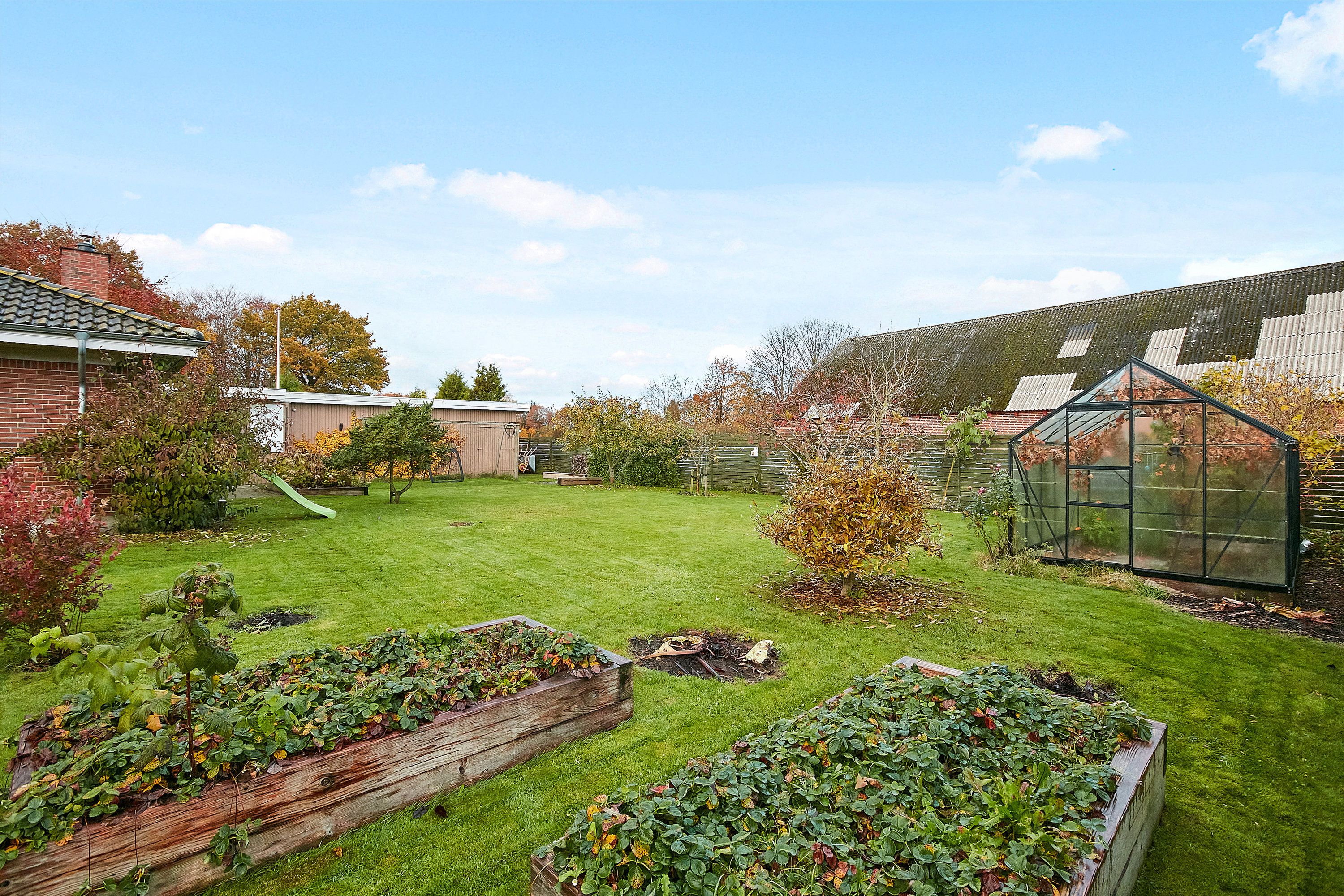 Fremhævet have billede i fuldskærmstilstand. Billede af Bakkegårdsparken 4, 7171 Uldum