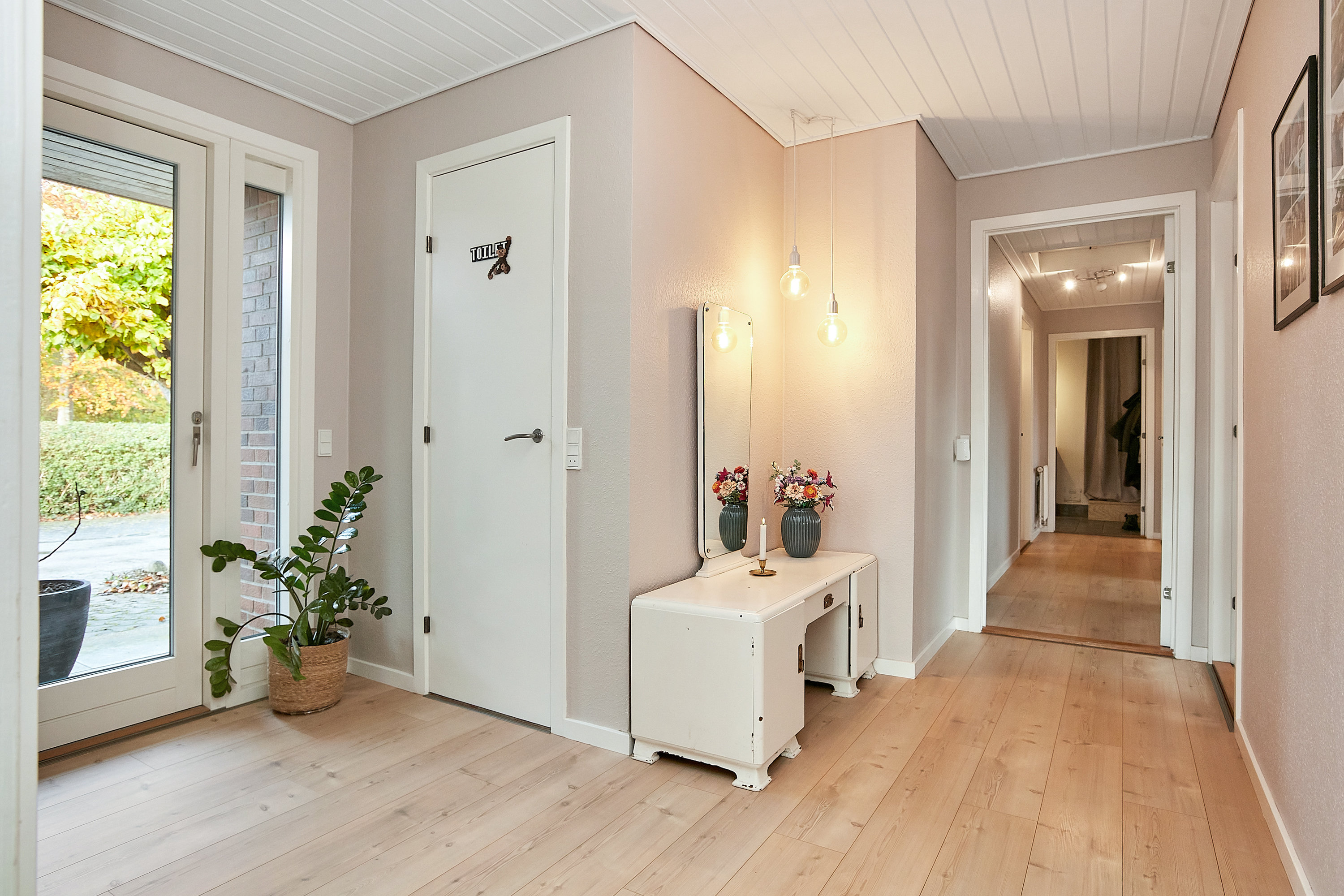 Fremhævet gang billede i fuldskærmstilstand. Billede af Bakkegårdsparken 4, 7171 Uldum