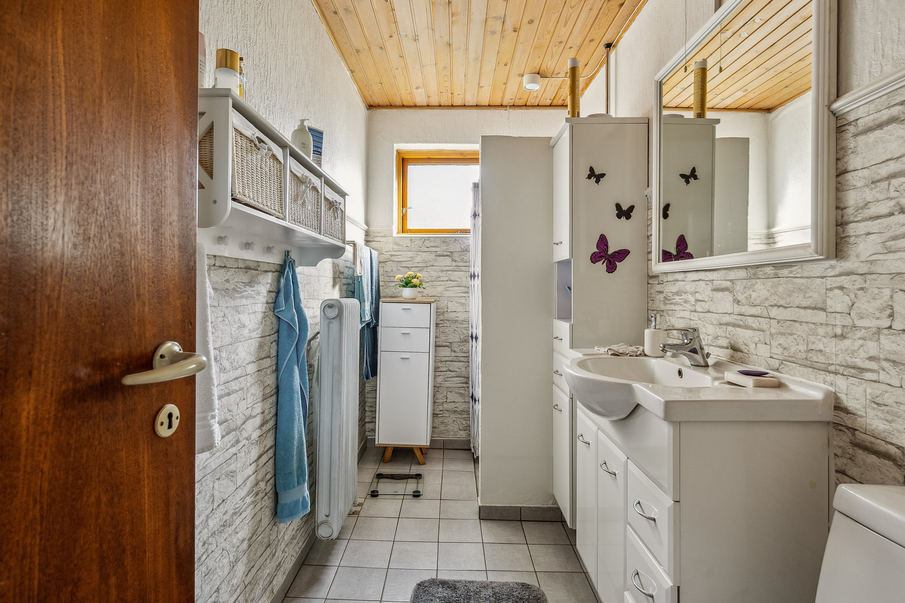 Fremhævet badeværelse billede i fuldskærmstilstand. Billede af Dannebrogsgade 64, 9700 Brønderslev