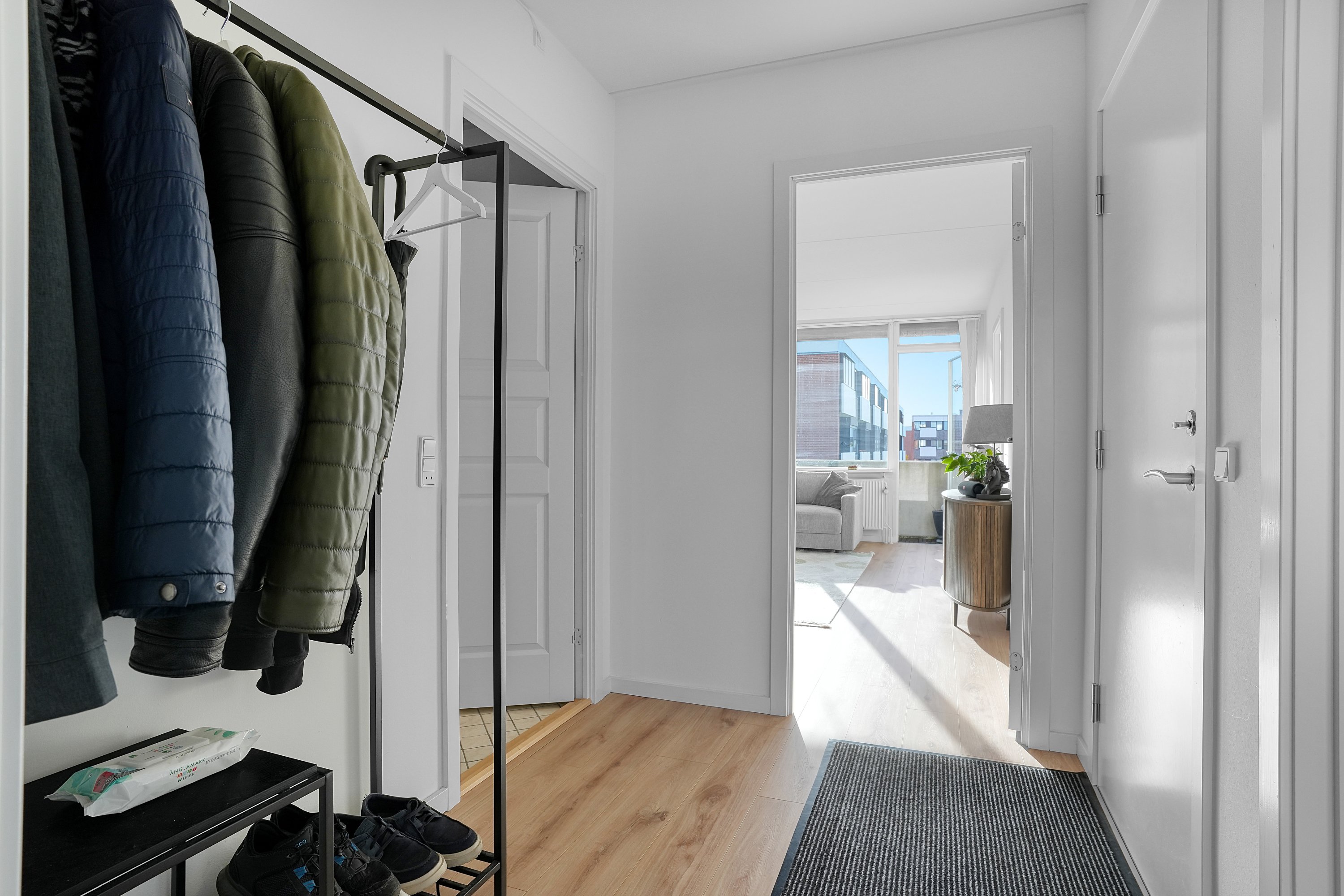 Fremhævet entré billede i fuldskærmstilstand. Billede af Teglgårdsvej 425, 2. th., 3050 Humlebæk