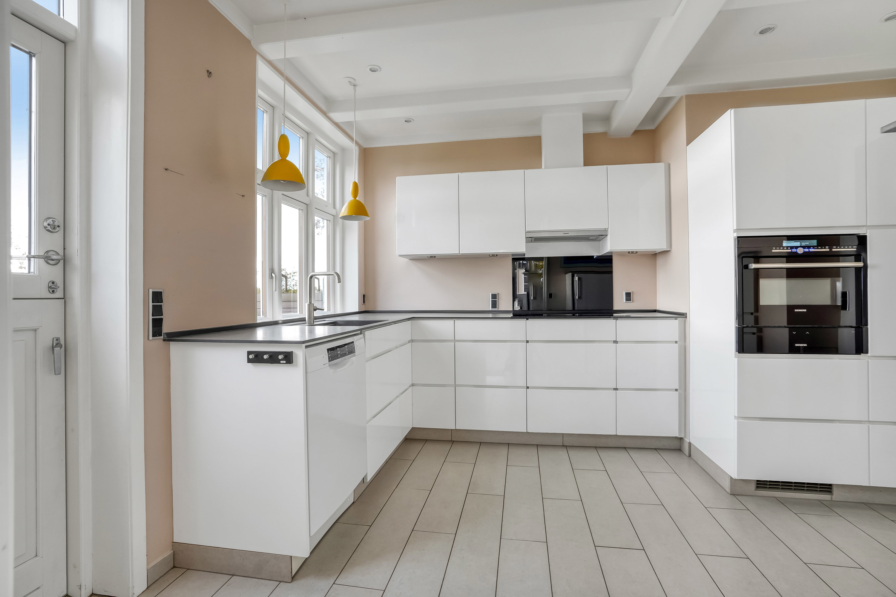 Fremhævet køkken billede i fuldskærmstilstand. Billede af Møllebakken 6, 5300 Kerteminde