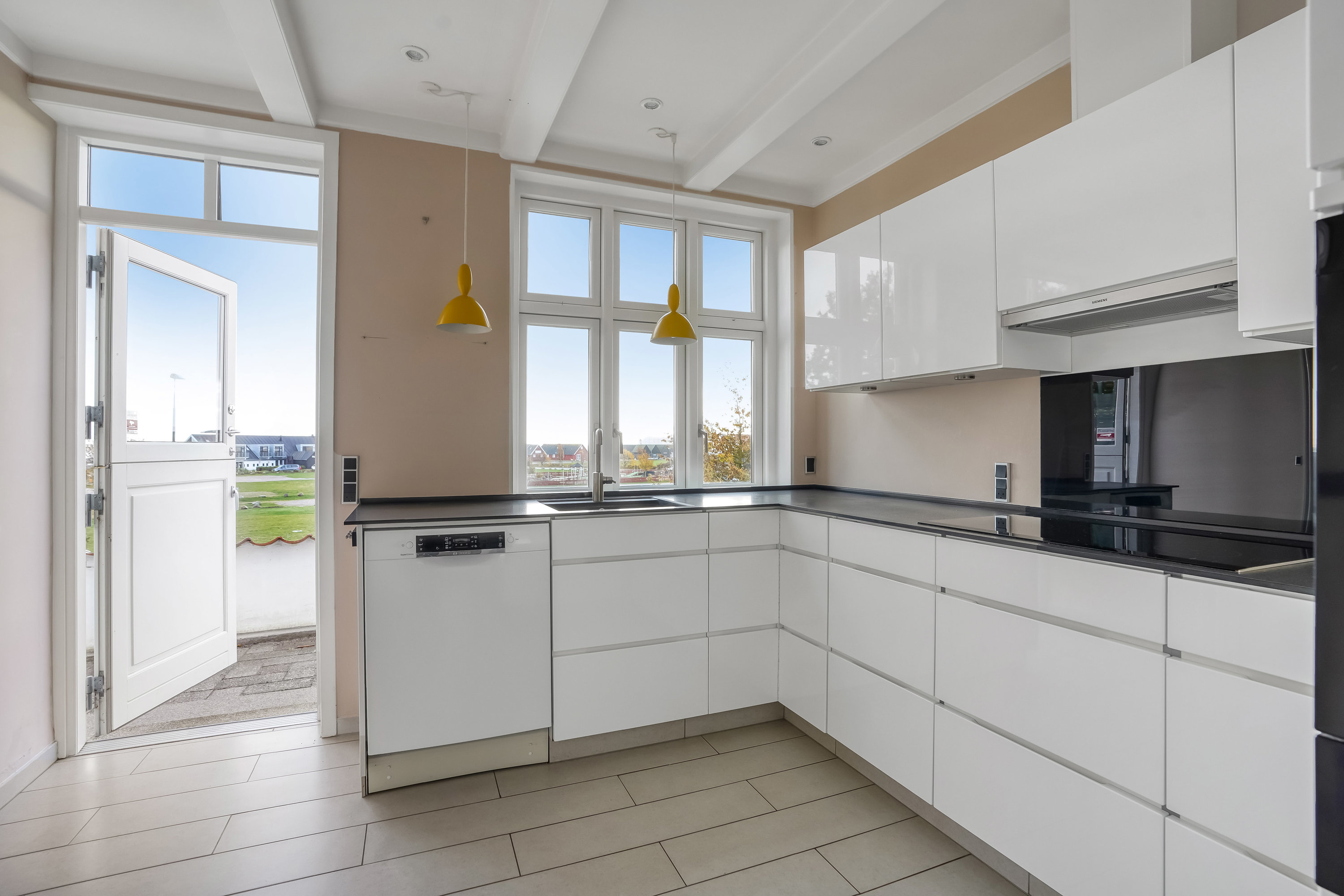 Fremhævet køkken billede i fuldskærmstilstand. Billede af Møllebakken 6, 5300 Kerteminde