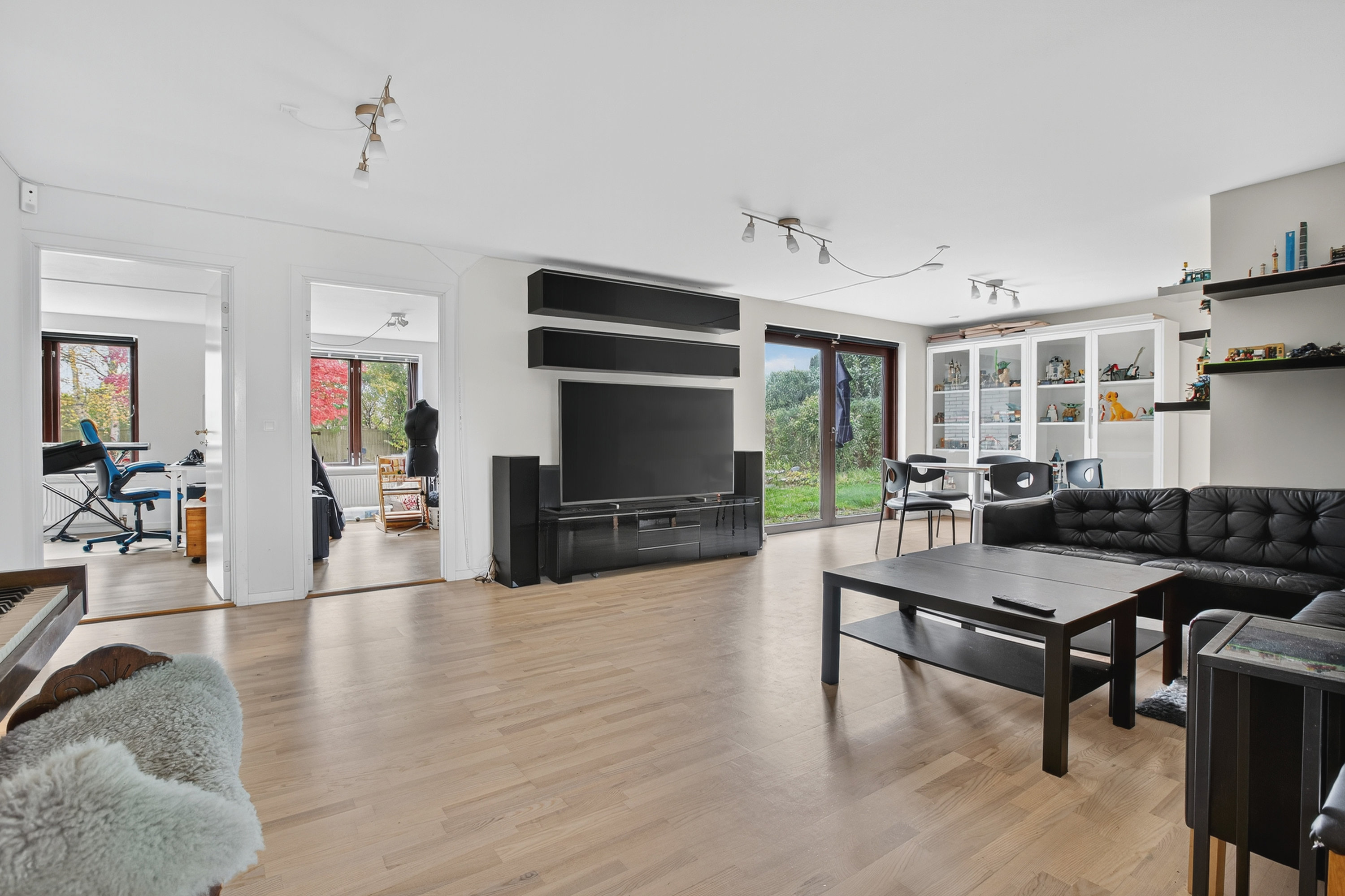 Fremhævet stue billede i fuldskærmstilstand. Billede af Gjørdingvej 8, 2760 Måløv