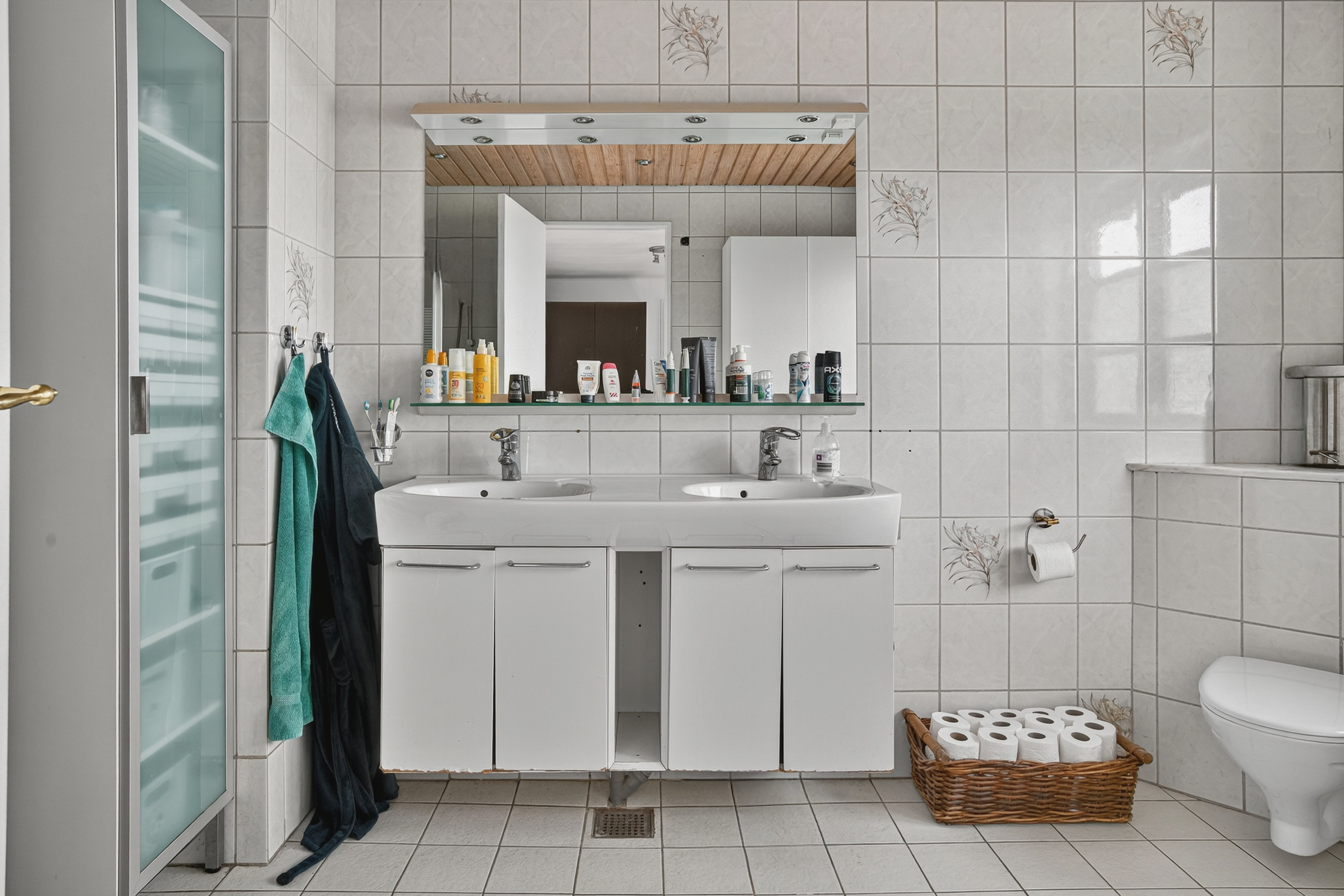 Fremhævet bad billede i fuldskærmstilstand. Billede af Gjørdingvej 8, 2760 Måløv