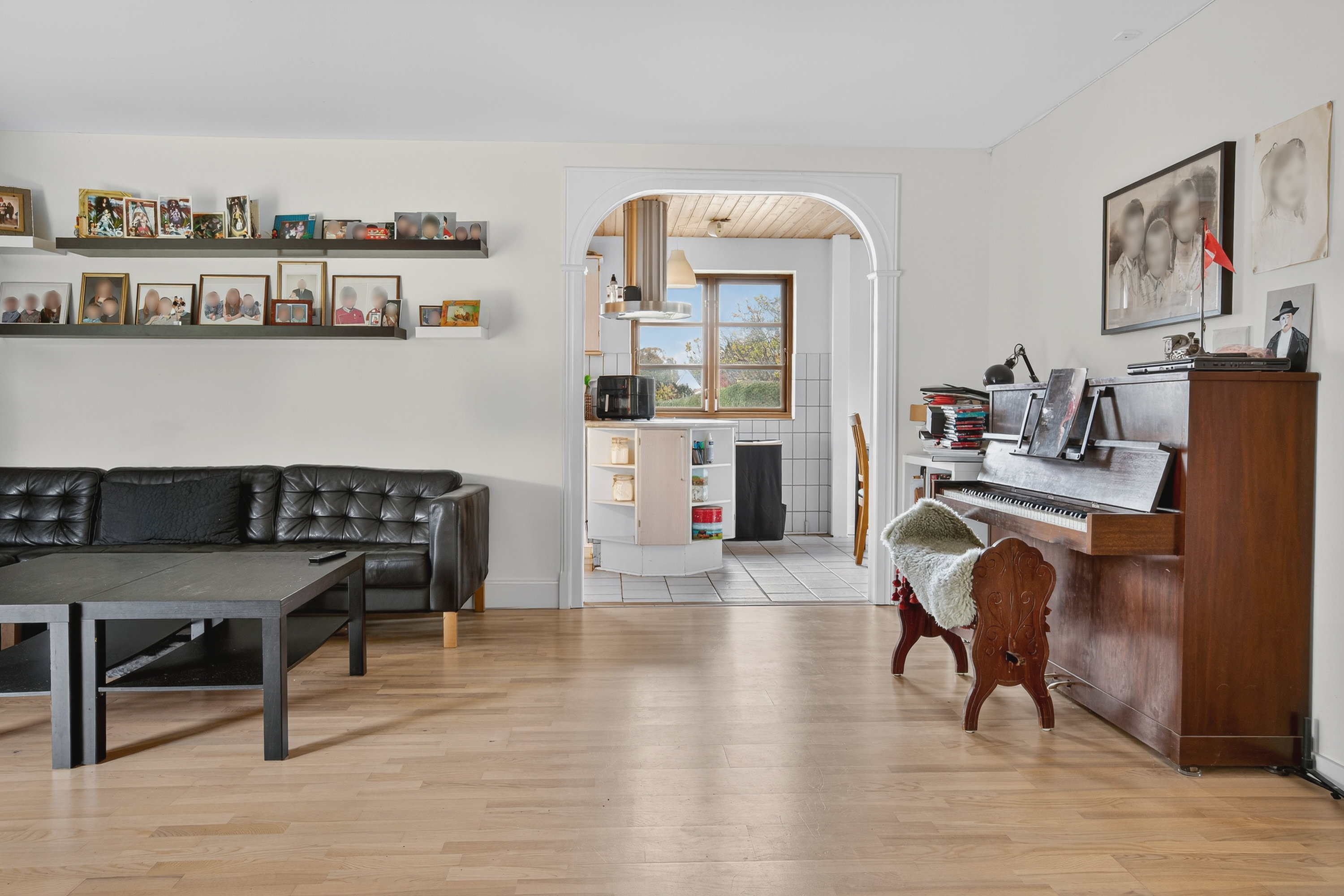 Fremhævet stue billede i fuldskærmstilstand. Billede af Gjørdingvej 8, 2760 Måløv