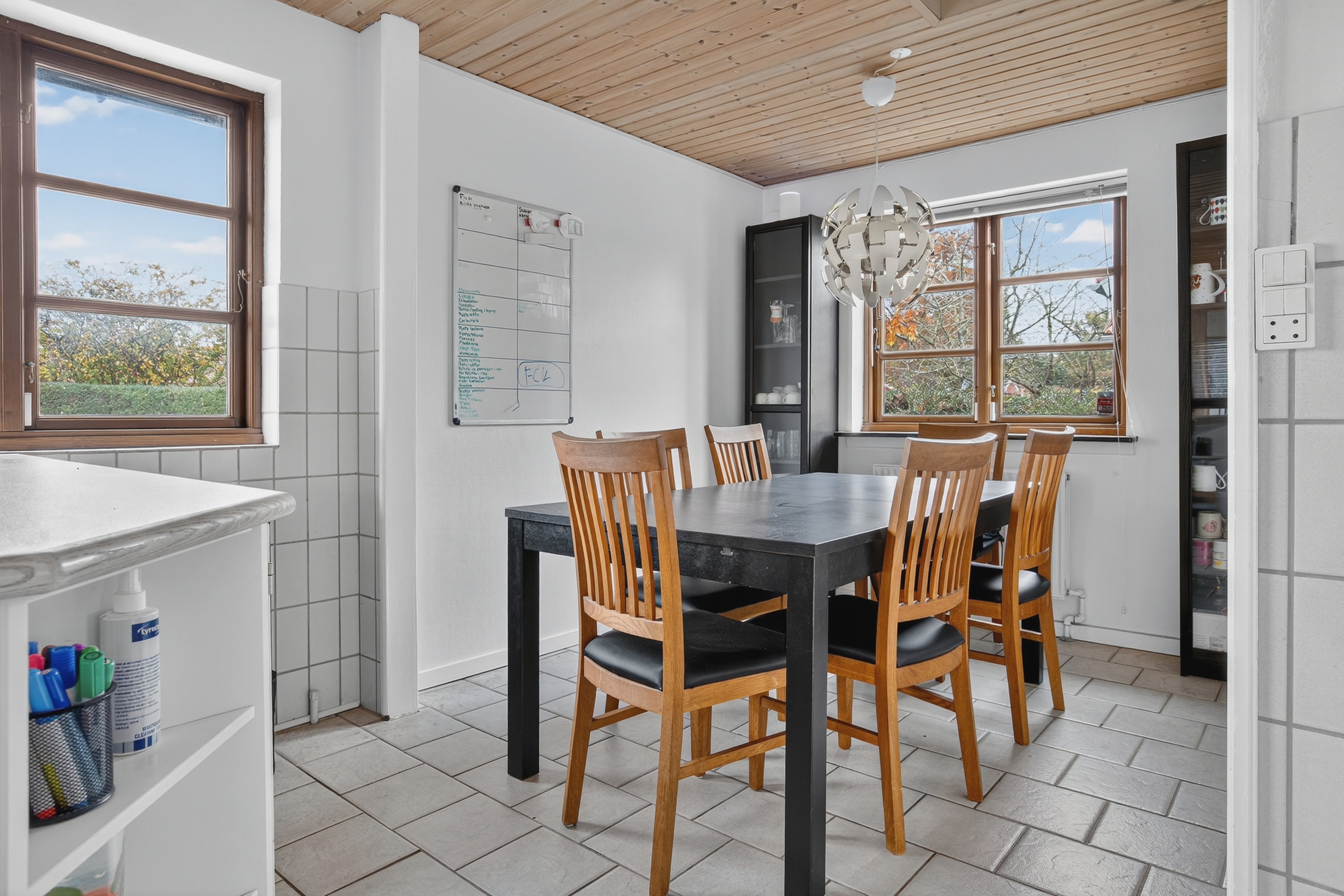 Fremhævet køkken billede i fuldskærmstilstand. Billede af Gjørdingvej 8, 2760 Måløv