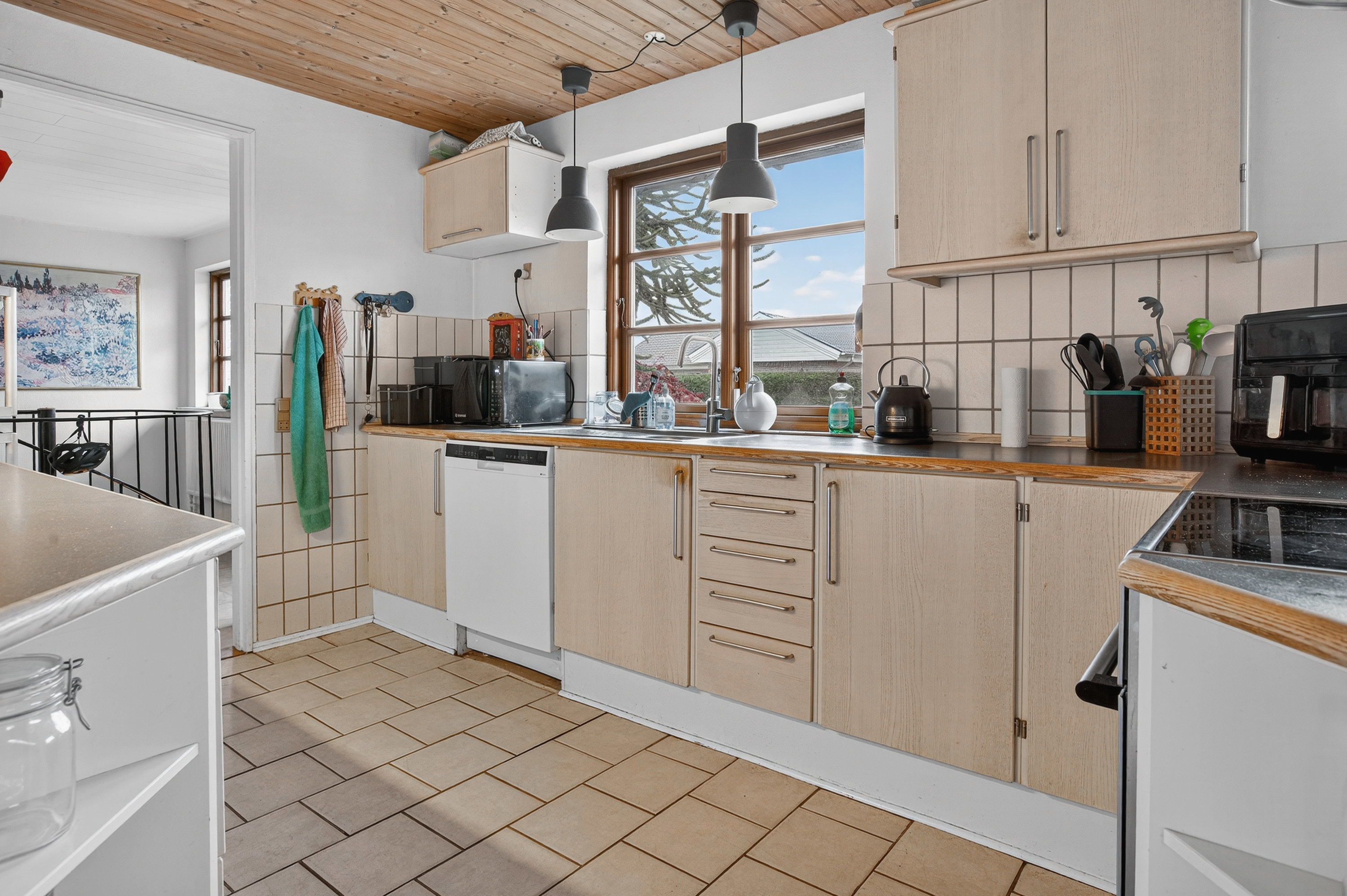 Fremhævet køkken billede i fuldskærmstilstand. Billede af Gjørdingvej 8, 2760 Måløv