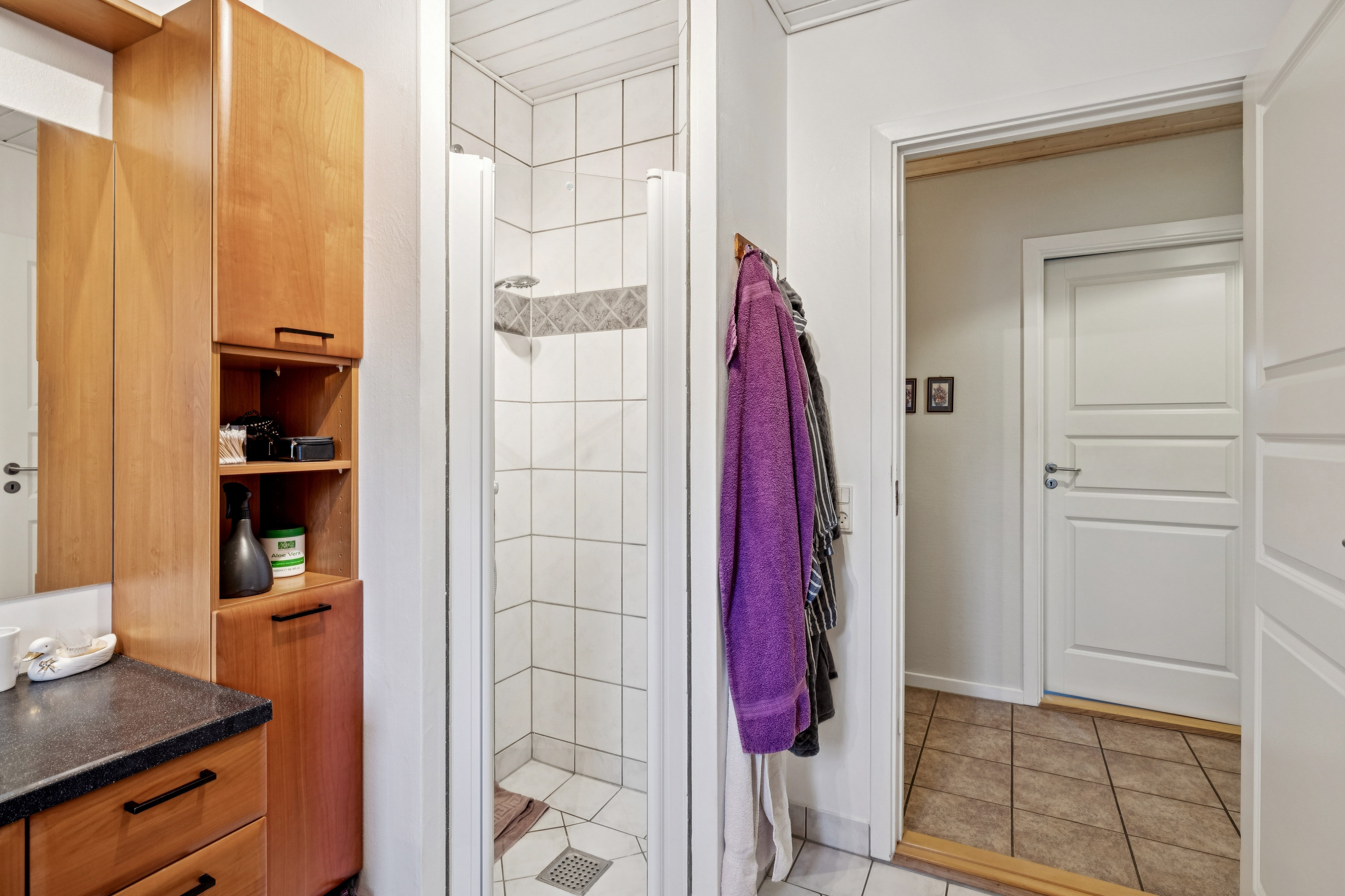 Fremhævet badeværelse billede i fuldskærmstilstand. Billede af Hjortebakken 8, Åstrup, 8500 Grenaa