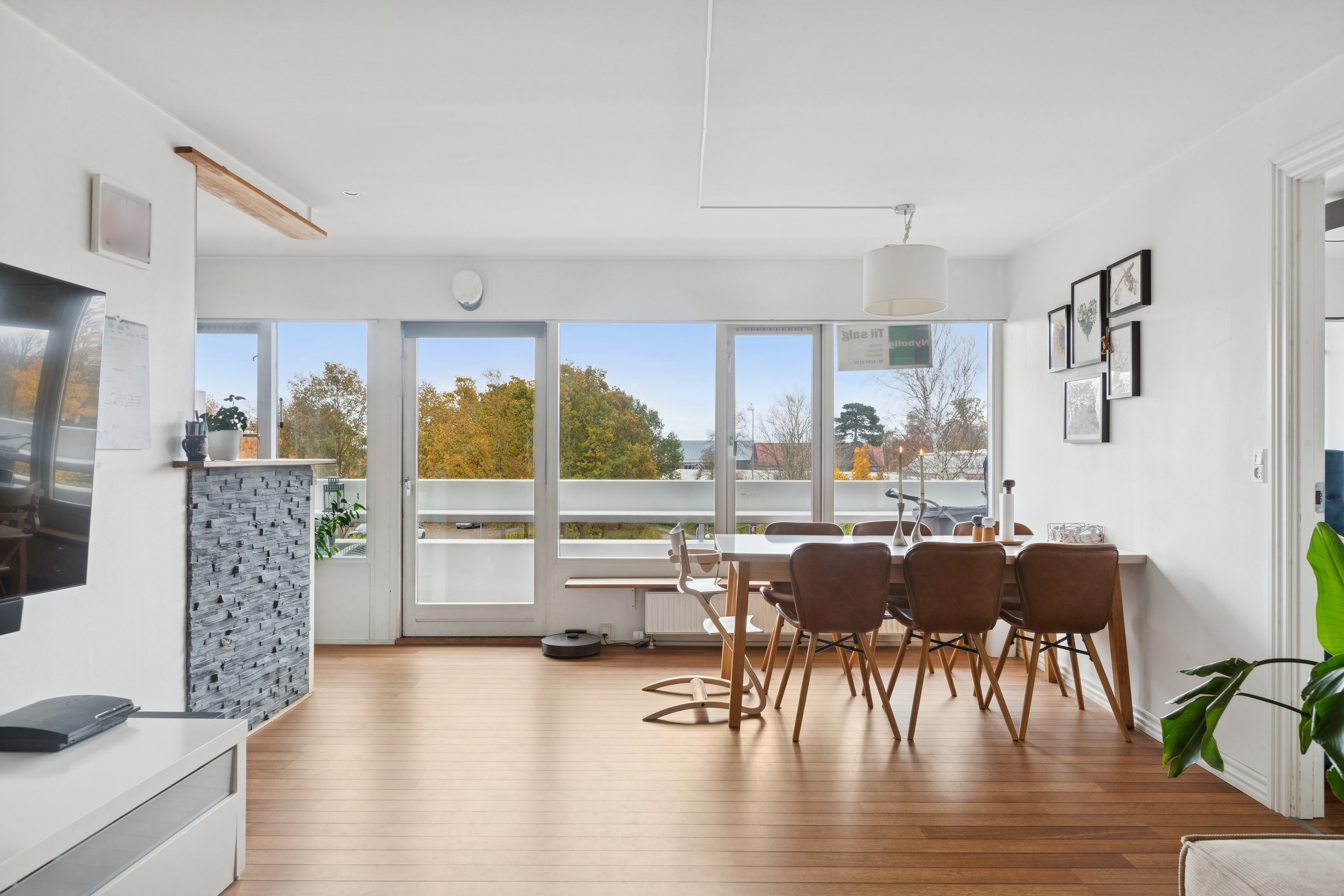 Fremhævet stue billede i fuldskærmstilstand. Billede af Vejlebrovej 89, 2. 79., 2635 Ishøj