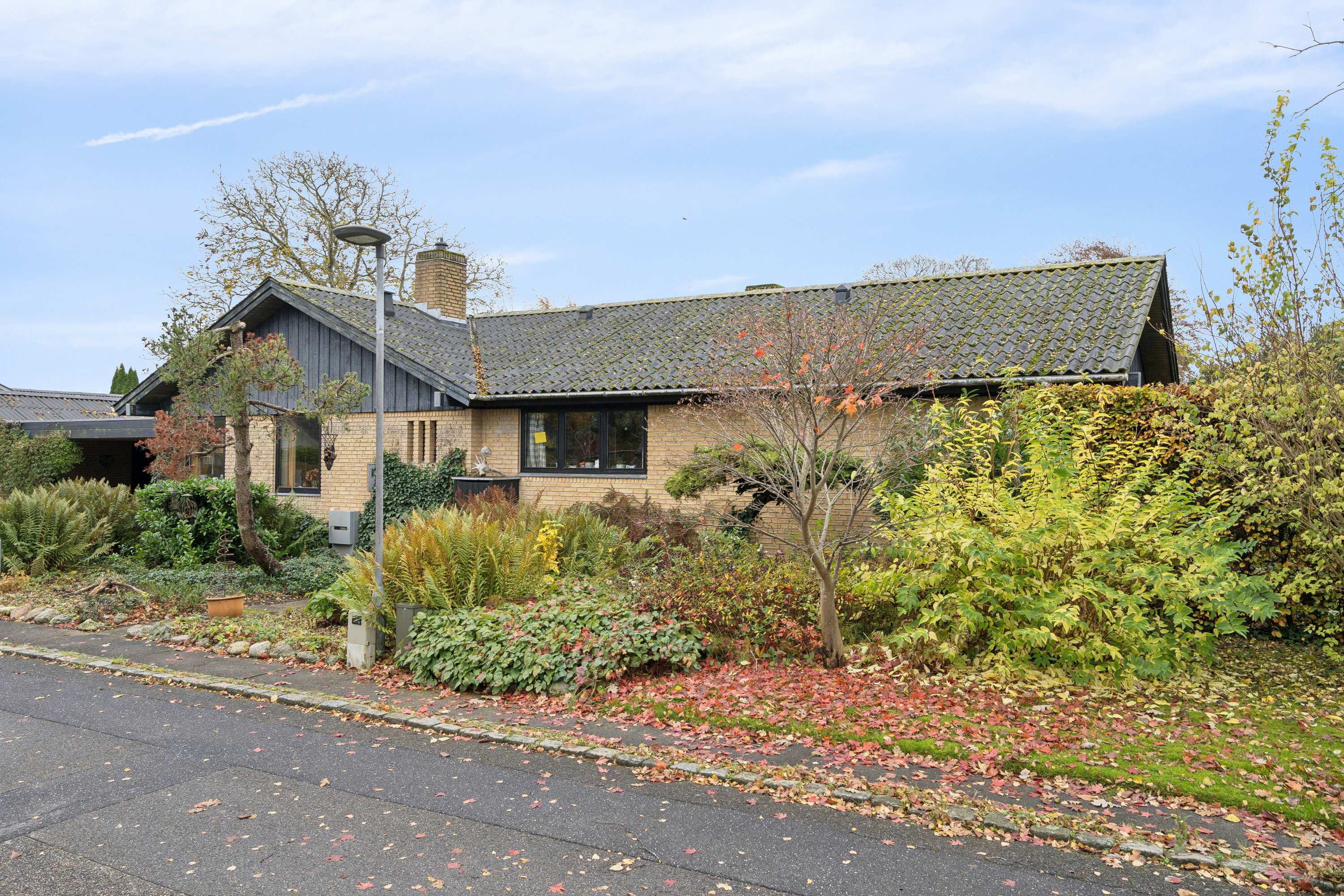 Fremhævet set fra vejen billede i fuldskærmstilstand. Billede af Hyrdehøj 10, 4690 Haslev