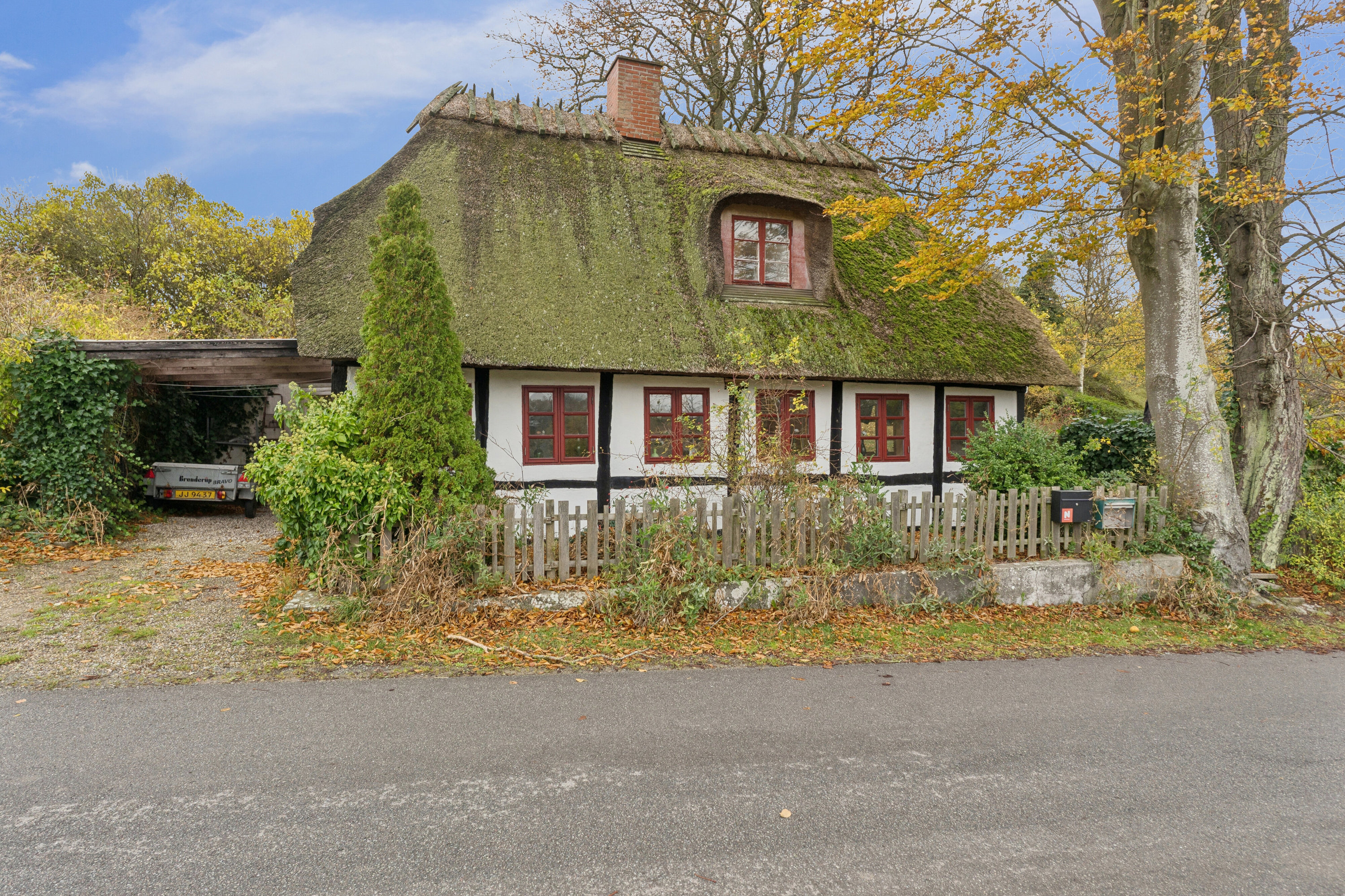Miniaturebillede 2: set fra vejen. Billede af Pederstrupvej 10, Pederstrup, 5900 Rudkøbing