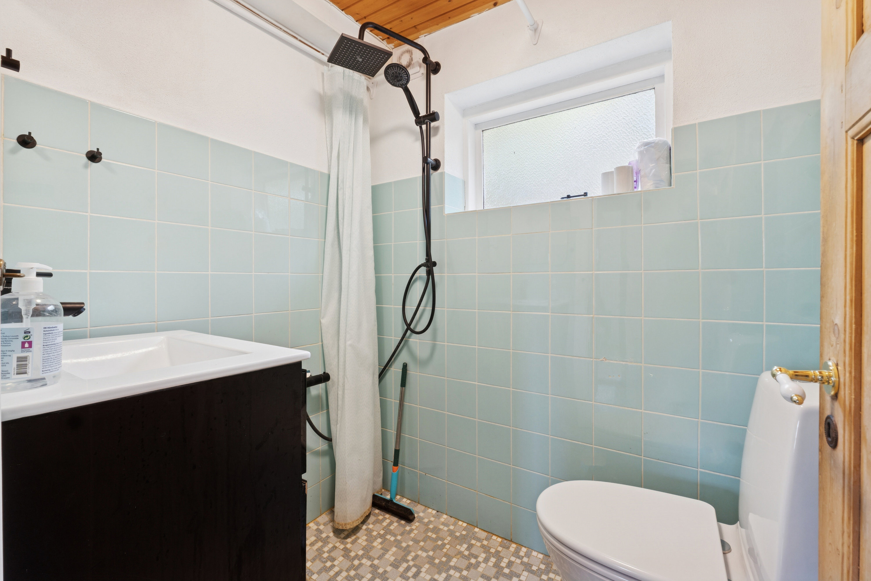 Fremhævet badeværelse billede i fuldskærmstilstand. Billede af Pederstrupvej 10, Pederstrup, 5900 Rudkøbing