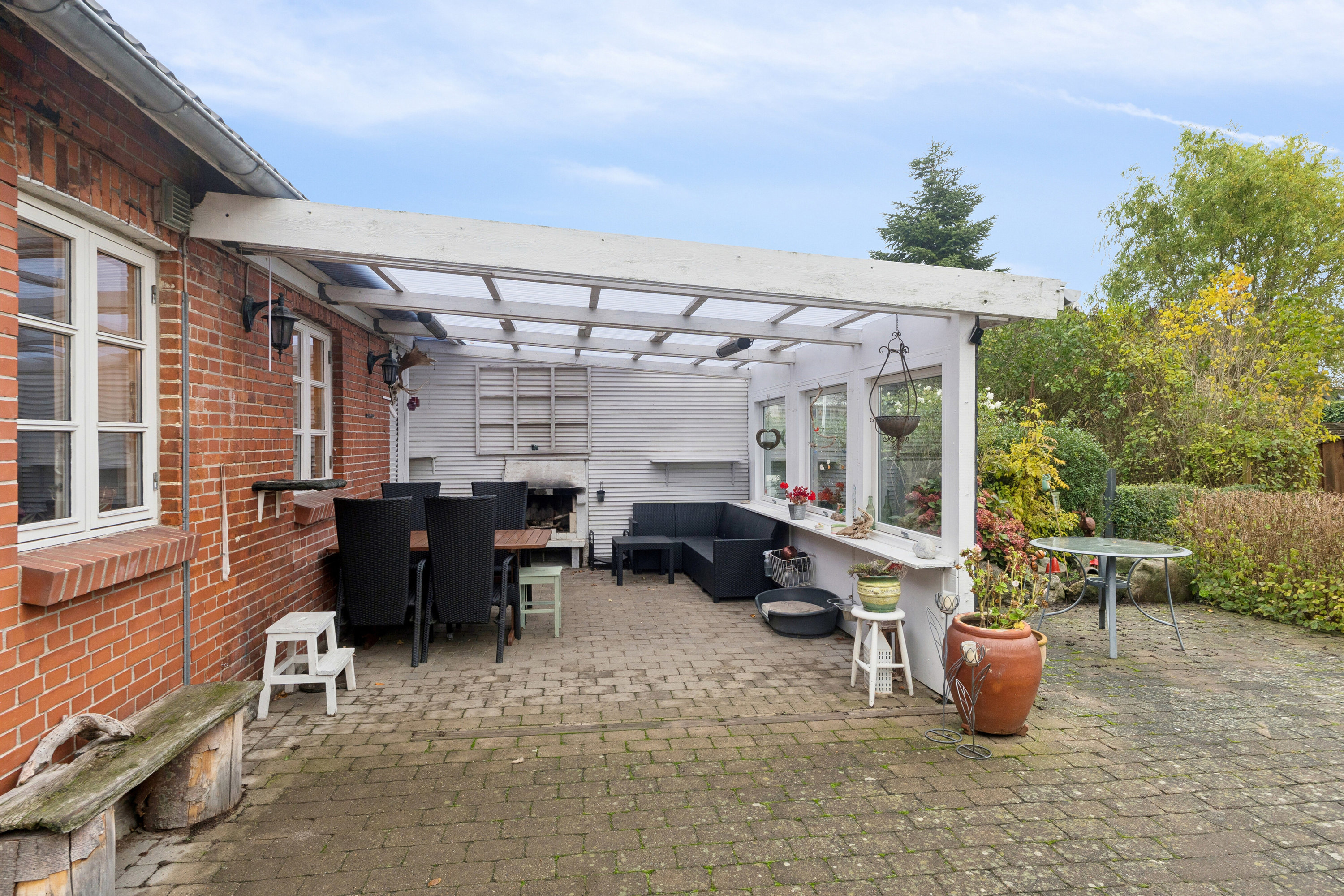Fremhævet overdækket terrasse billede i fuldskærmstilstand. Billede af Teglgårdsvej 1, 4654 Faxe Ladeplads