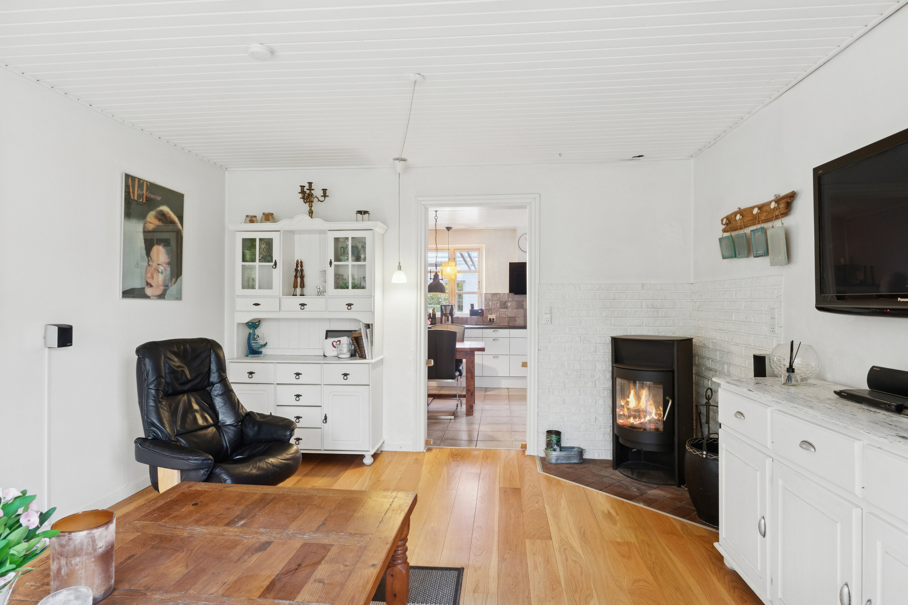 Fremhævet stue billede i fuldskærmstilstand. Billede af Teglgårdsvej 1, 4654 Faxe Ladeplads