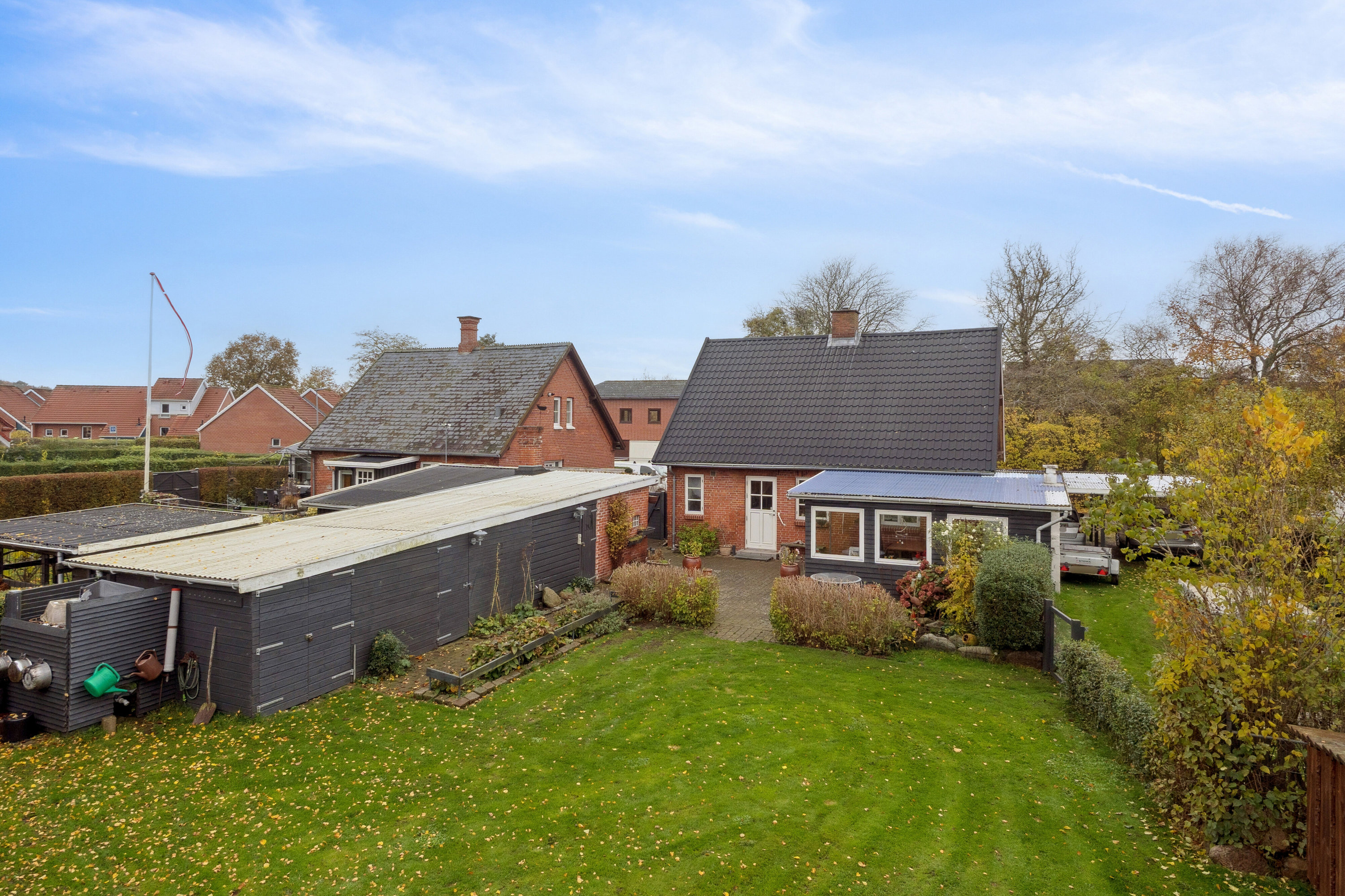 Fremhævet set fra haven billede i fuldskærmstilstand. Billede af Teglgårdsvej 1, 4654 Faxe Ladeplads
