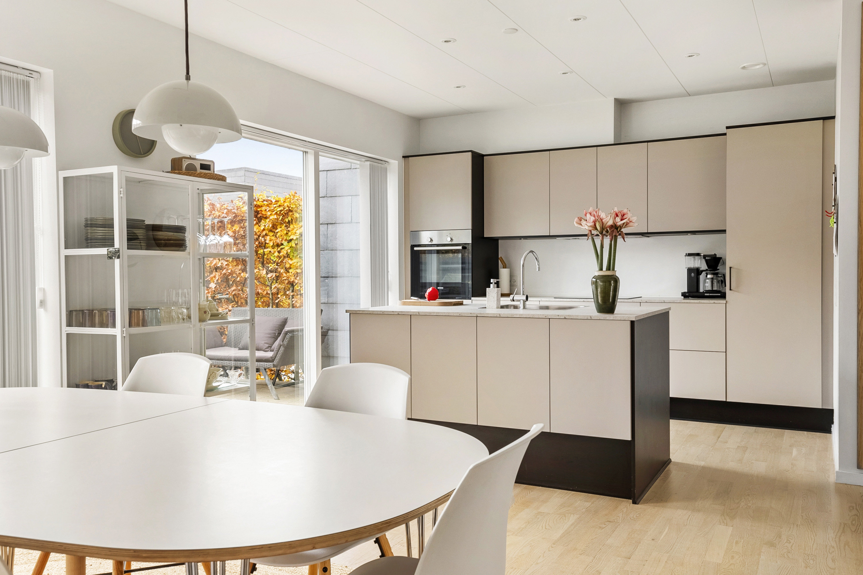 Fremhævet spisekøkken billede i fuldskærmstilstand. Billede af Østergårds Alle 33, 8362 Hørning