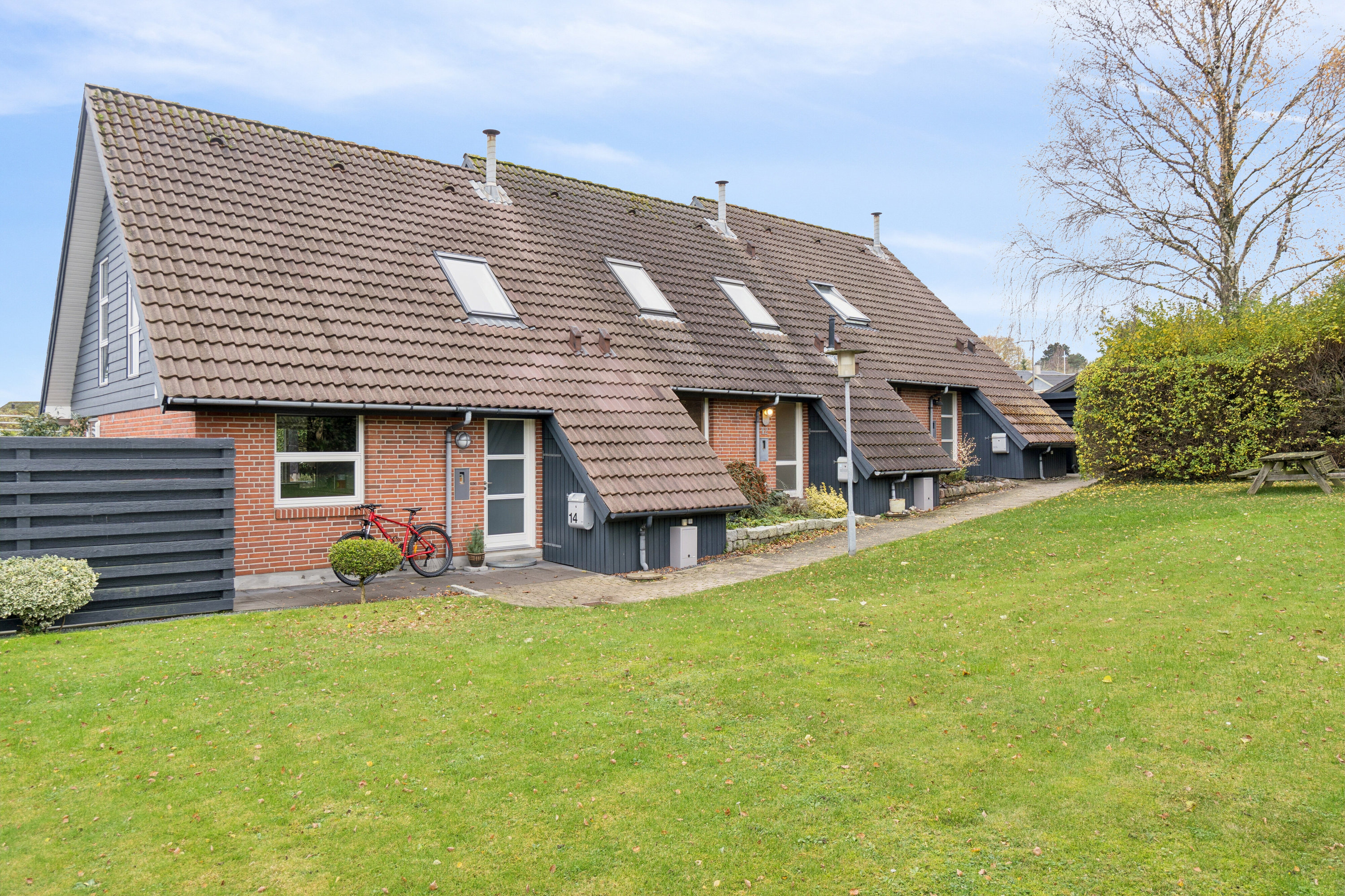 Fremhævet set fra haven billede i fuldskærmstilstand. Billede af Lumbyesvej 12, 4200 Slagelse