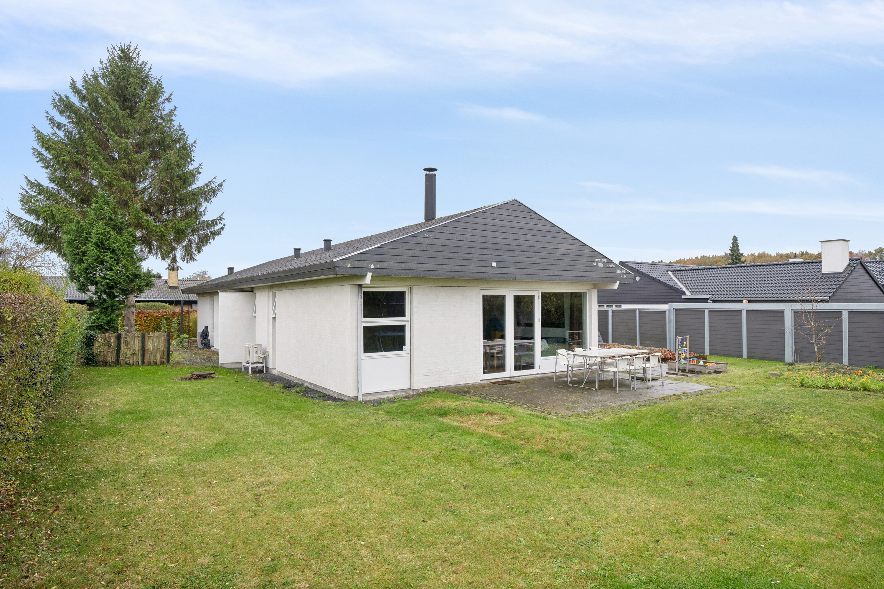 Fremhævet set fra haven billede i fuldskærmstilstand. Billede af Bjergbakkevej 260, 2600 Glostrup