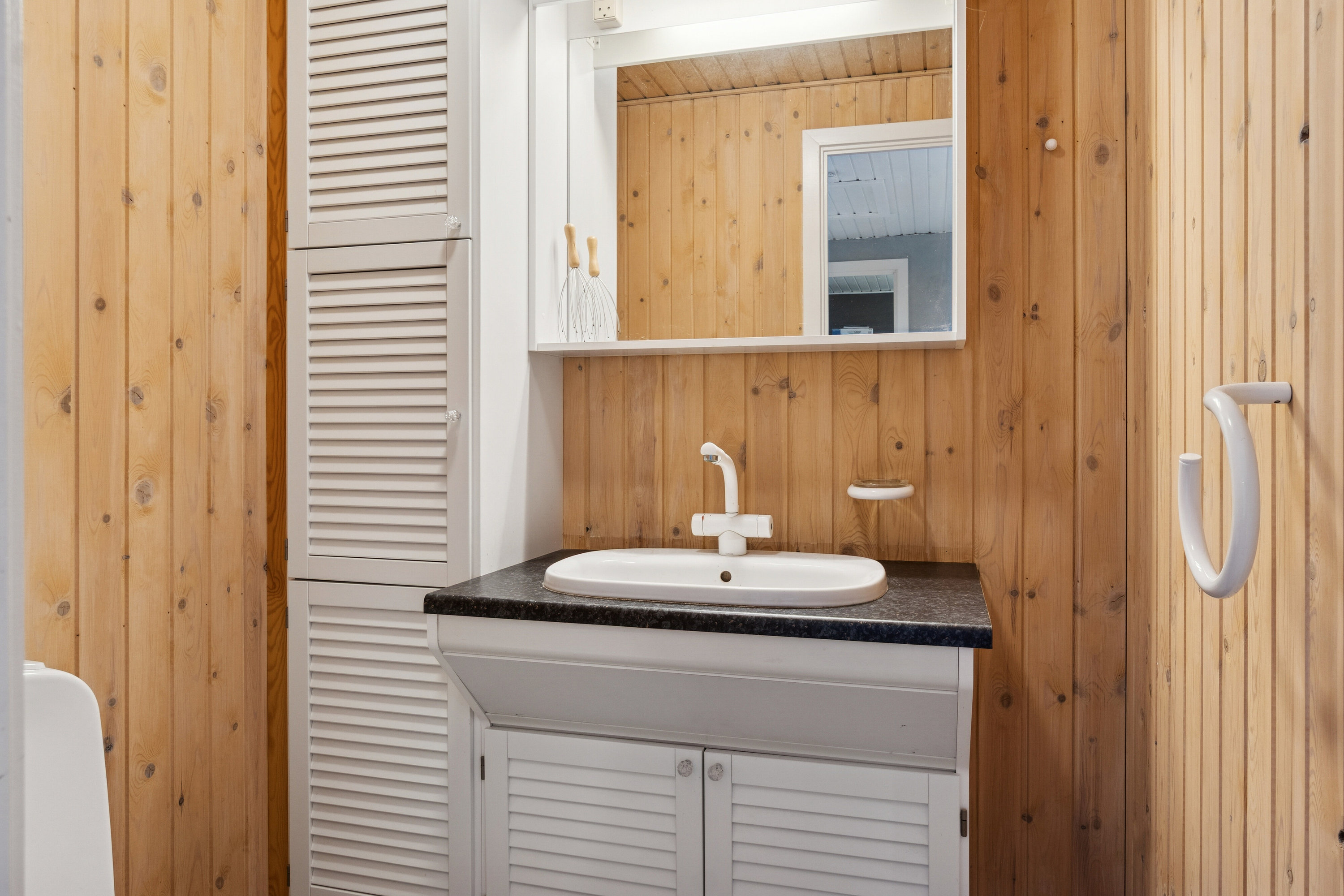 Fremhævet toilet billede i fuldskærmstilstand. Billede af Lumbyesvej 12, 4200 Slagelse