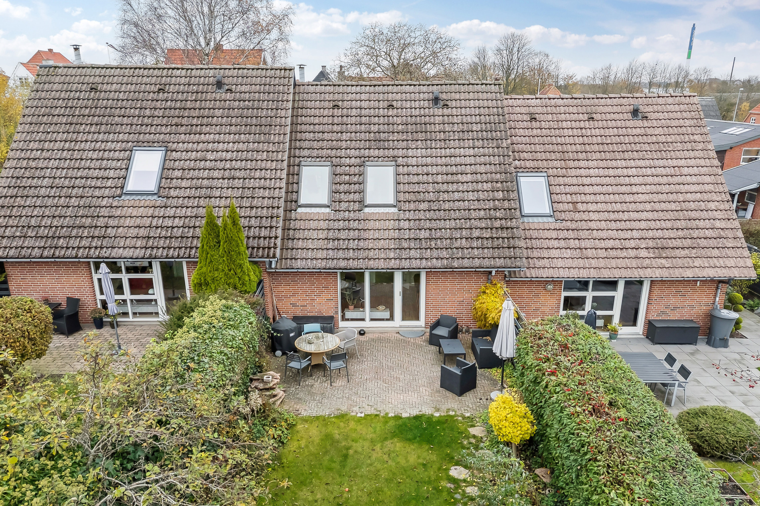 Fremhævet set fra haven billede i fuldskærmstilstand. Billede af Lumbyesvej 12, 4200 Slagelse