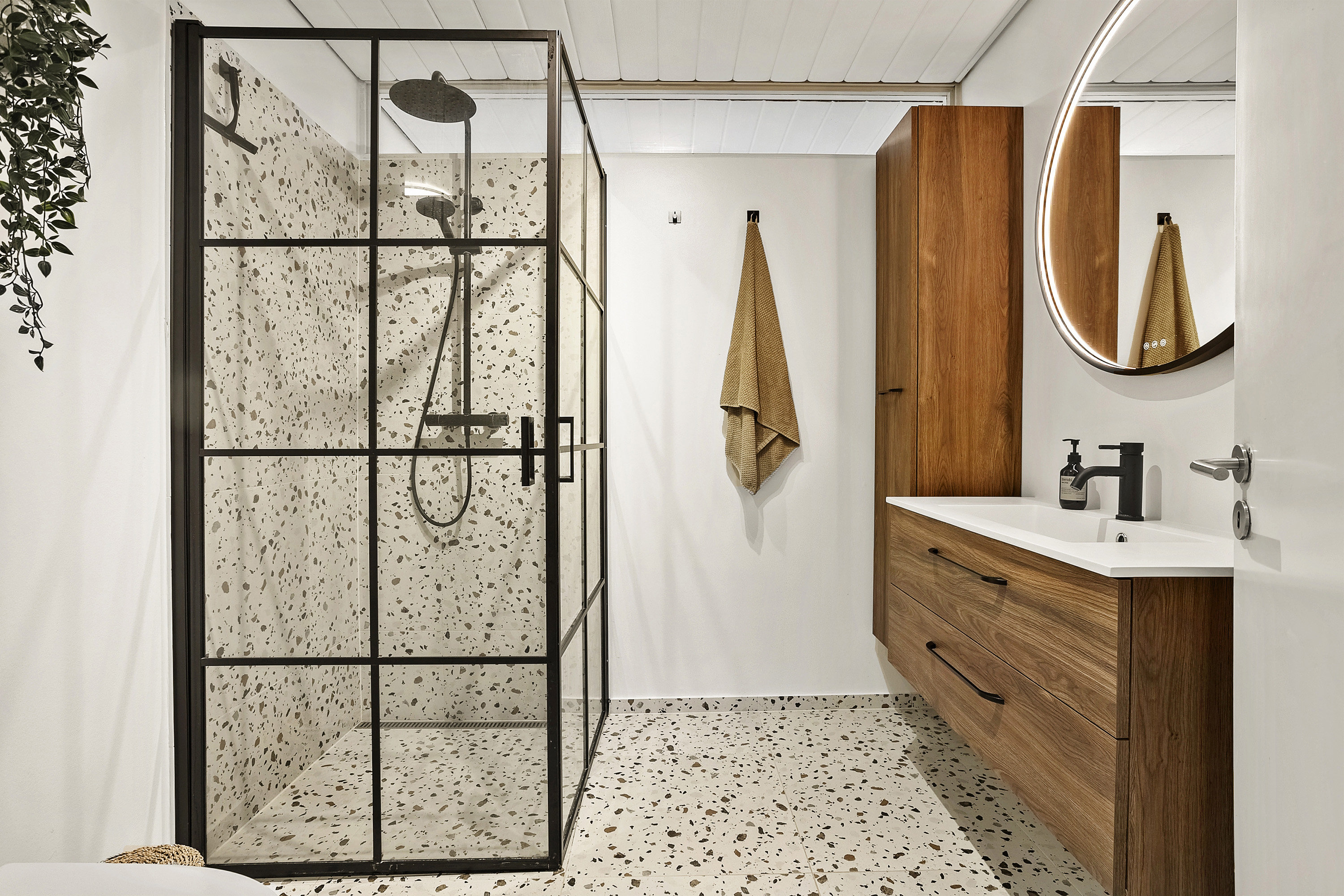 Fremhævet badeværelse billede i fuldskærmstilstand. Billede af Aastrupvej 102, 6100 Haderslev