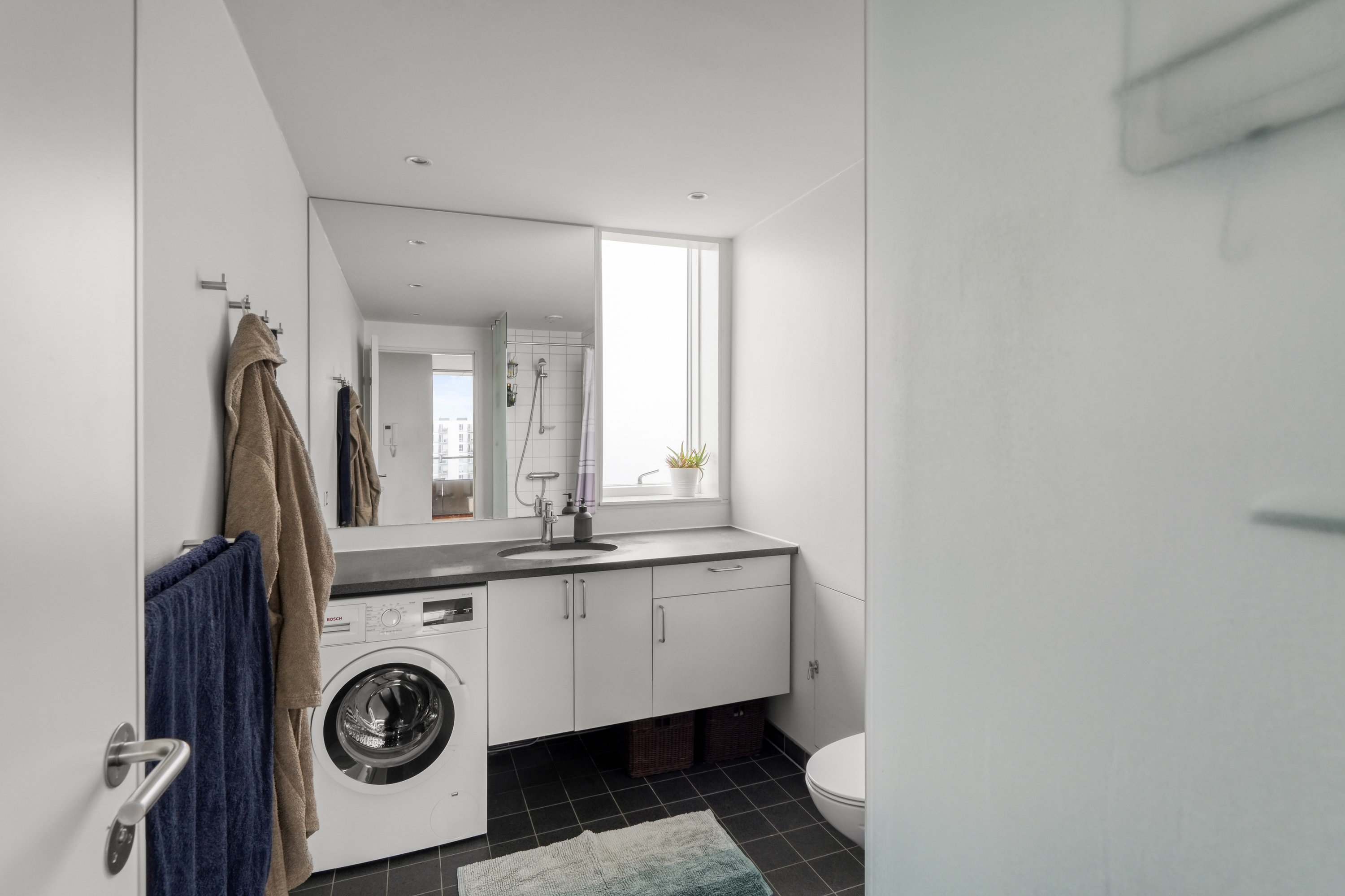 Fremhævet andet billede i fuldskærmstilstand. Billede af C.F. Møllers Allé 40, 10. tv., 2300 København S