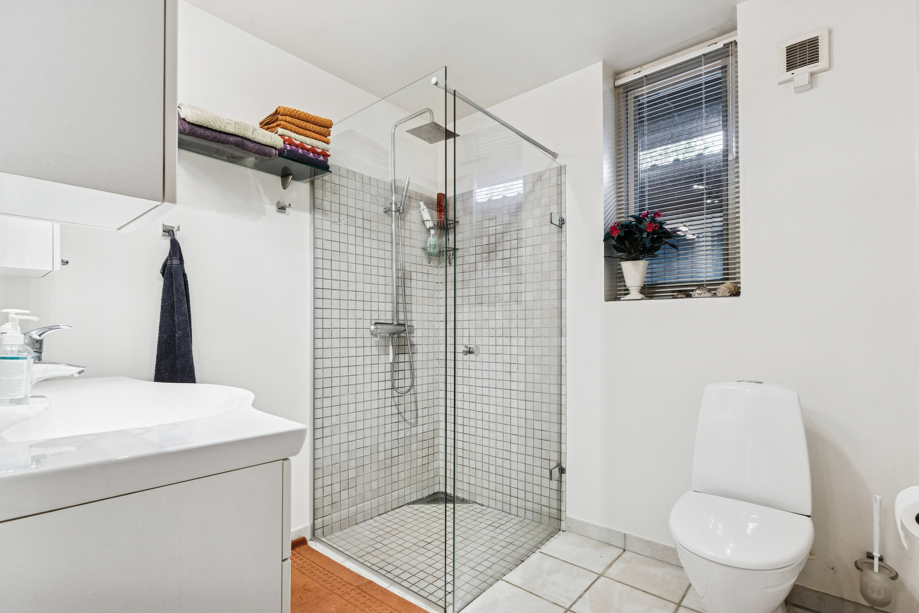 Fremhævet badeværelse billede i fuldskærmstilstand. Billede af To-Bjerg 156, Uglerup, 4300 Holbæk