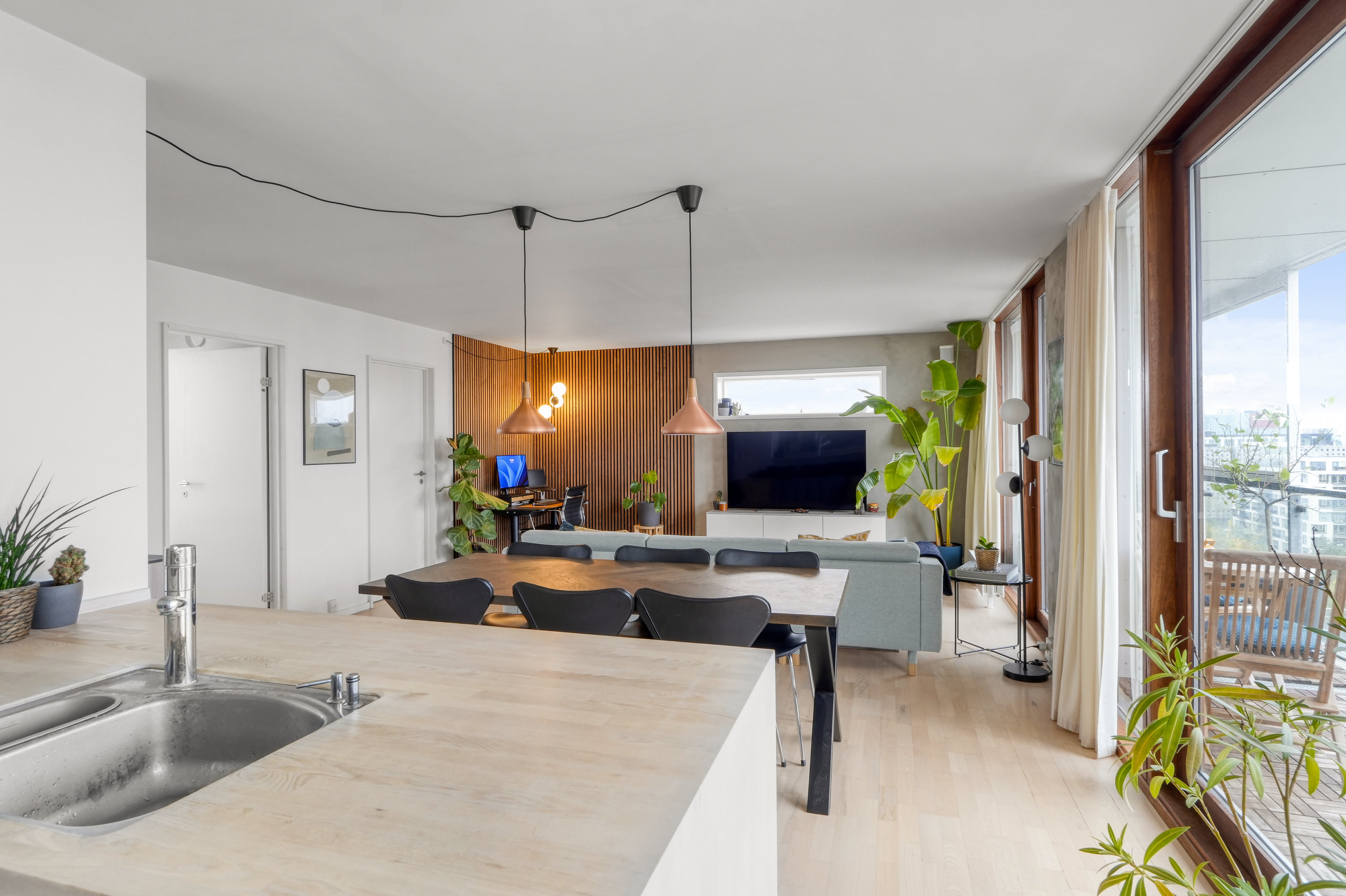 Fremhævet andet billede i fuldskærmstilstand. Billede af C.F. Møllers Allé 40, 10. tv., 2300 København S