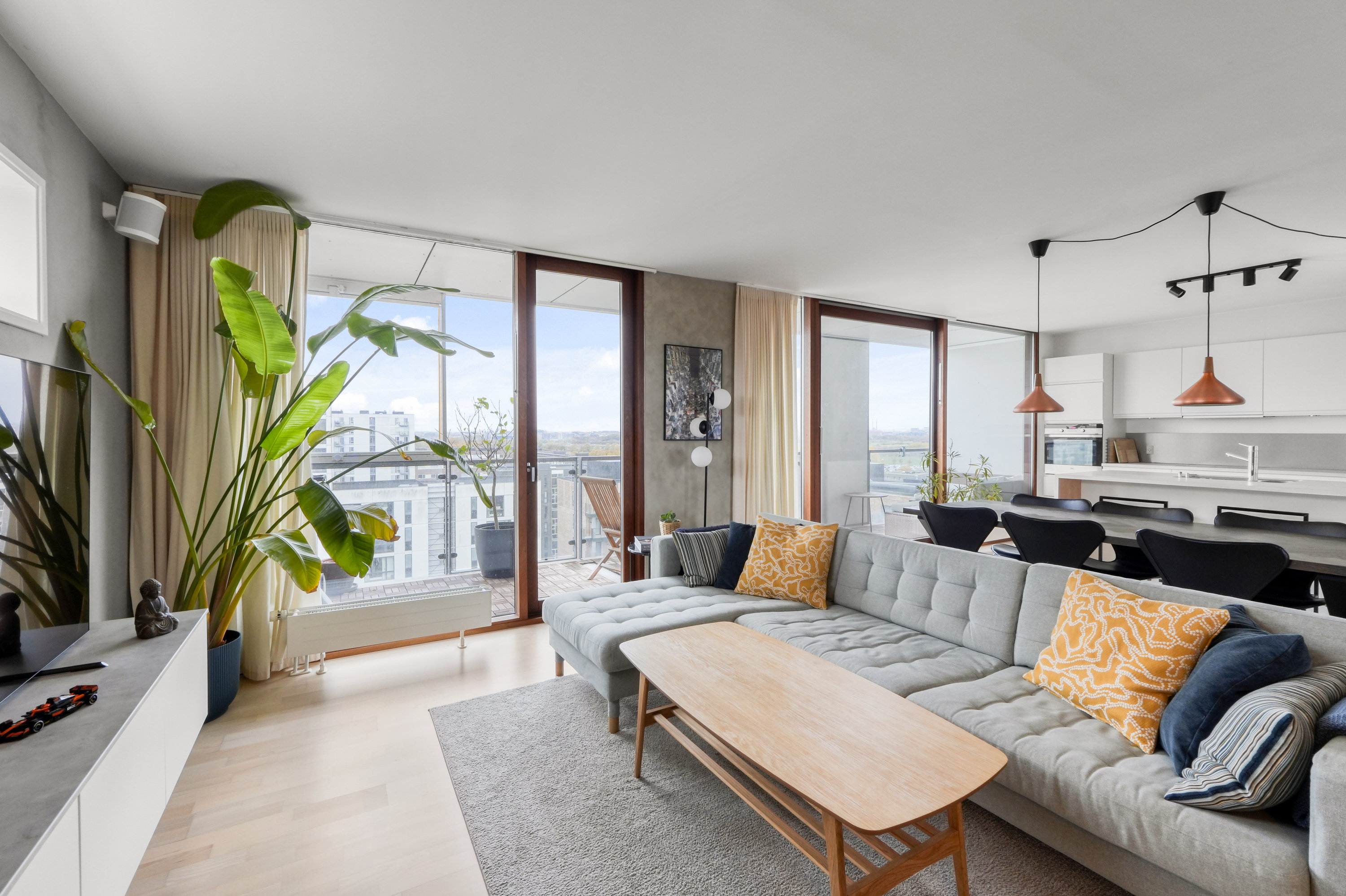 Fremhævet andet billede i fuldskærmstilstand. Billede af C.F. Møllers Allé 40, 10. tv., 2300 København S