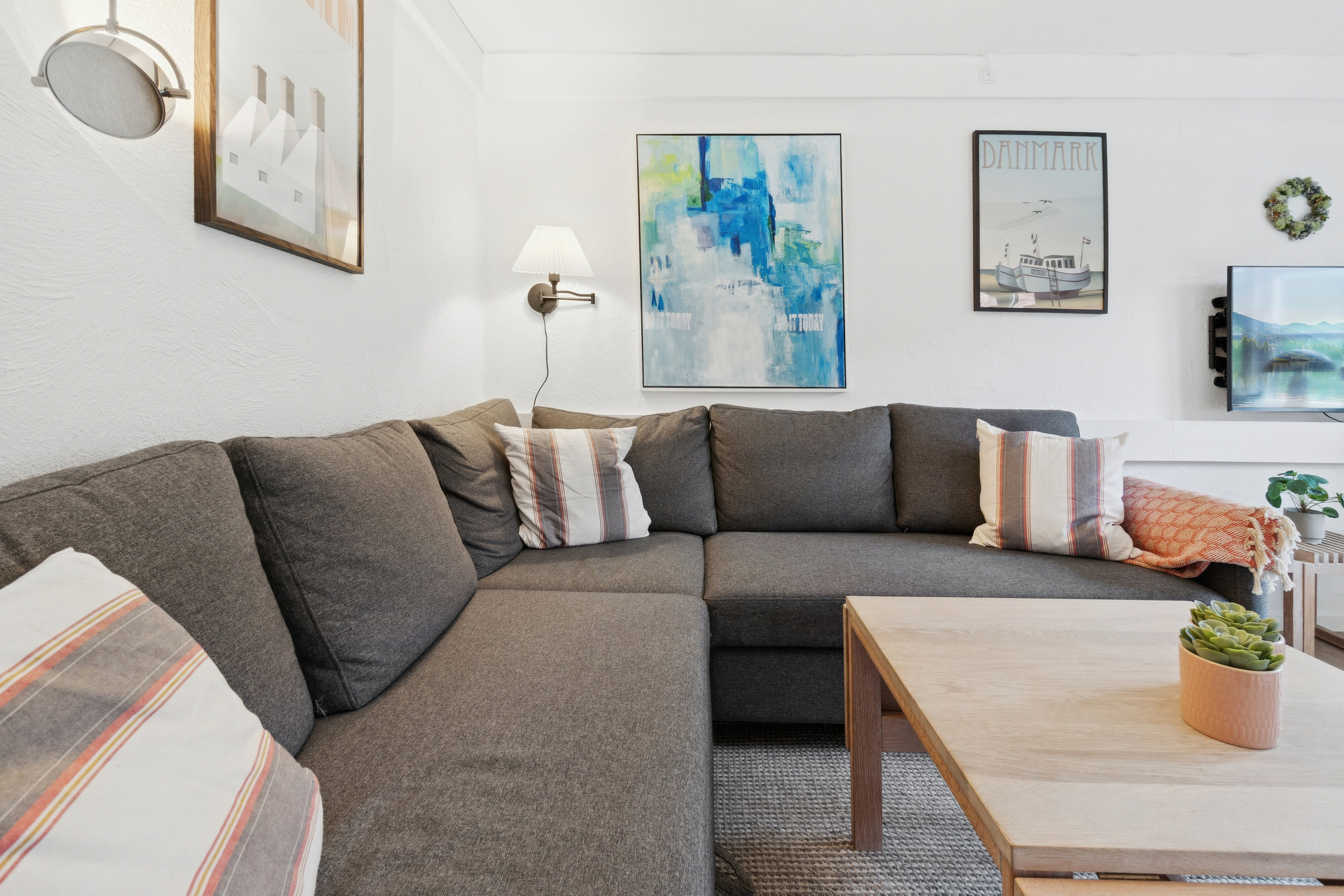 Fremhævet stue billede i fuldskærmstilstand. Billede af Gudhjem Feriepark 76, 3760 Gudhjem