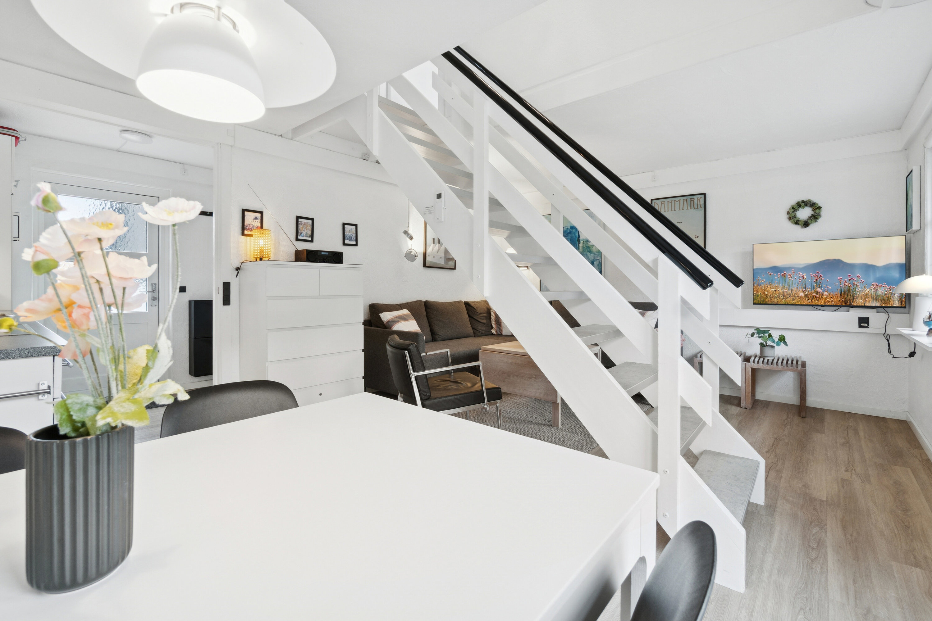 Fremhævet spisestue billede i fuldskærmstilstand. Billede af Gudhjem Feriepark 76, 3760 Gudhjem