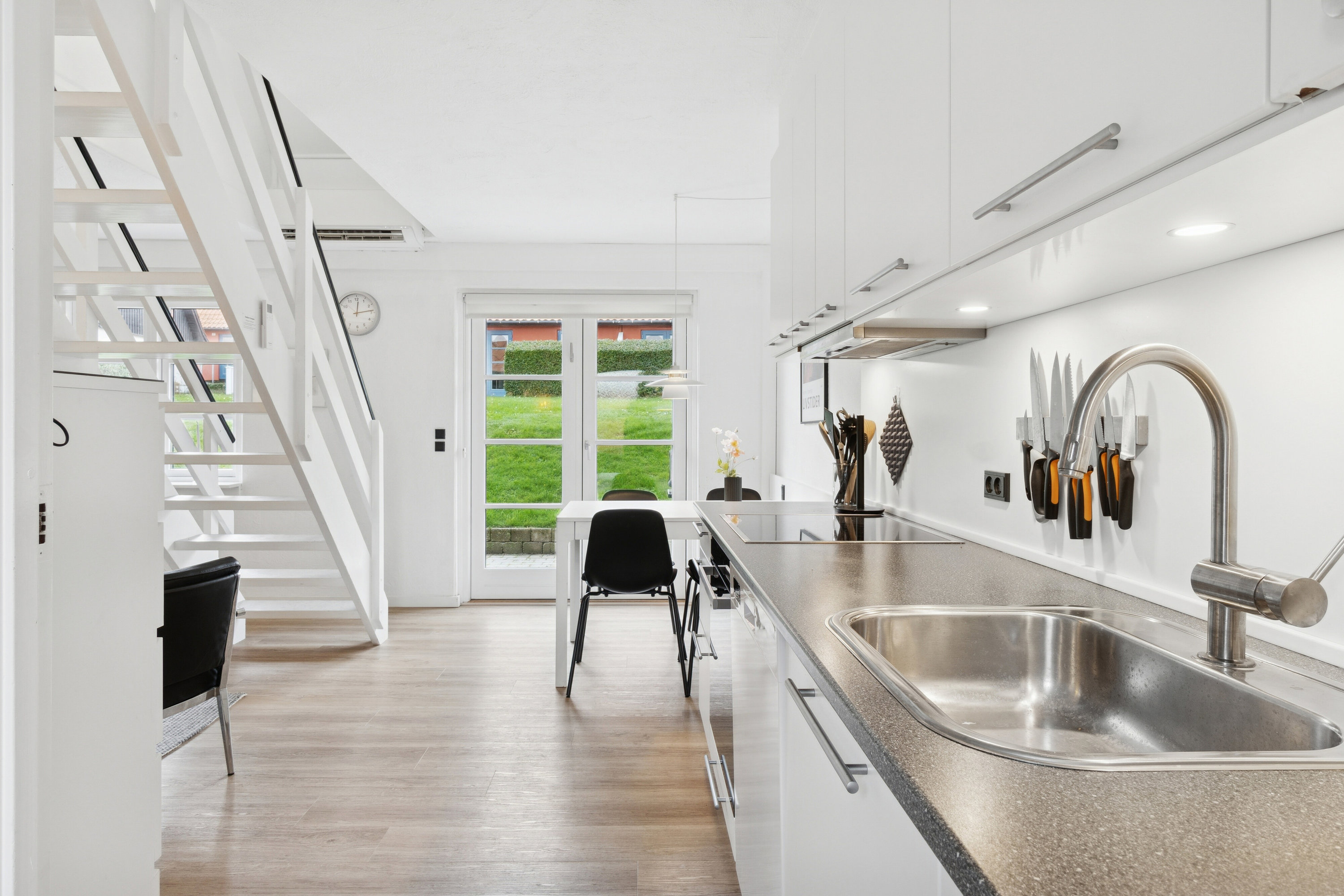 Fremhævet køkken billede i fuldskærmstilstand. Billede af Gudhjem Feriepark 76, 3760 Gudhjem