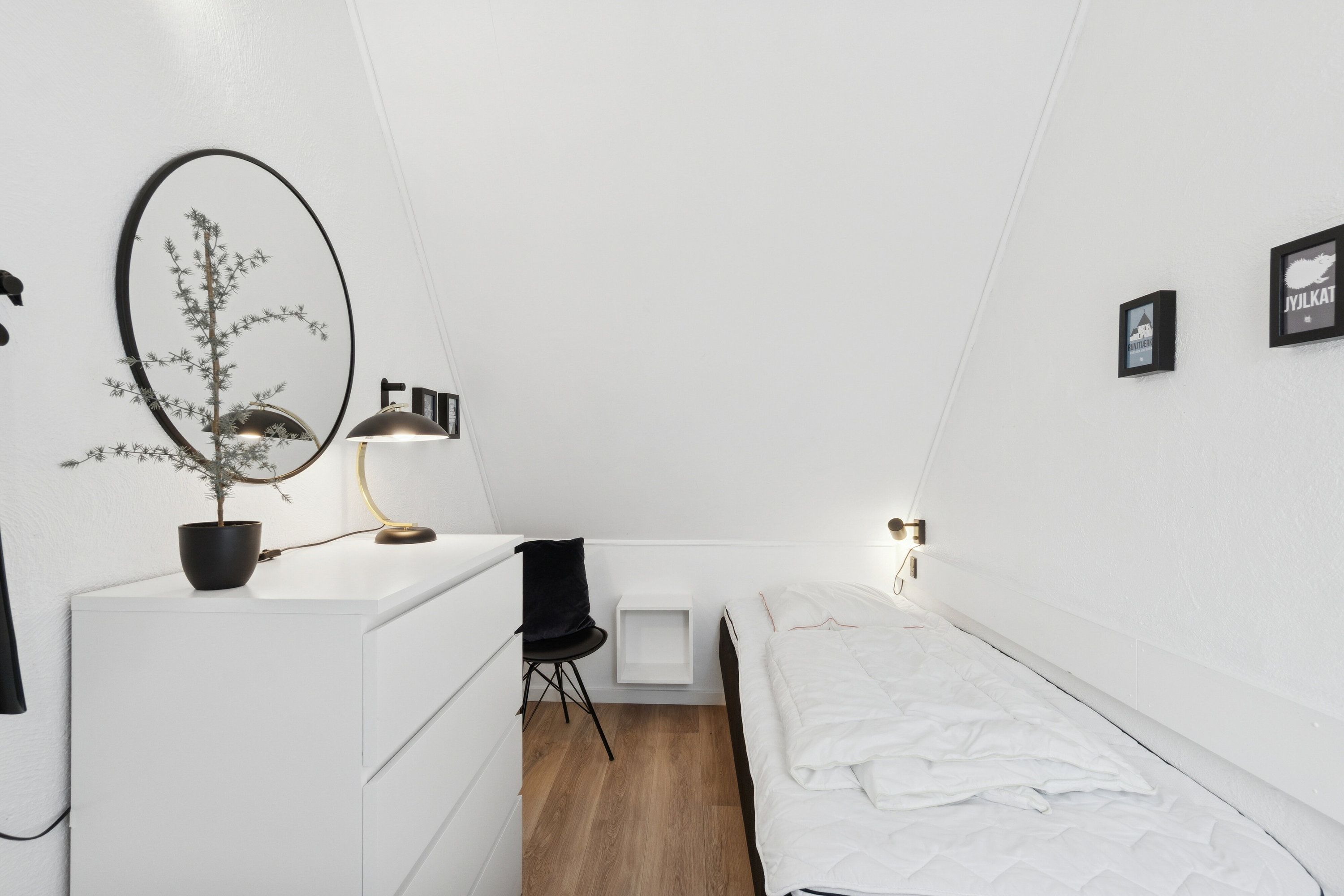 Fremhævet soveværelse billede i fuldskærmstilstand. Billede af Gudhjem Feriepark 76, 3760 Gudhjem